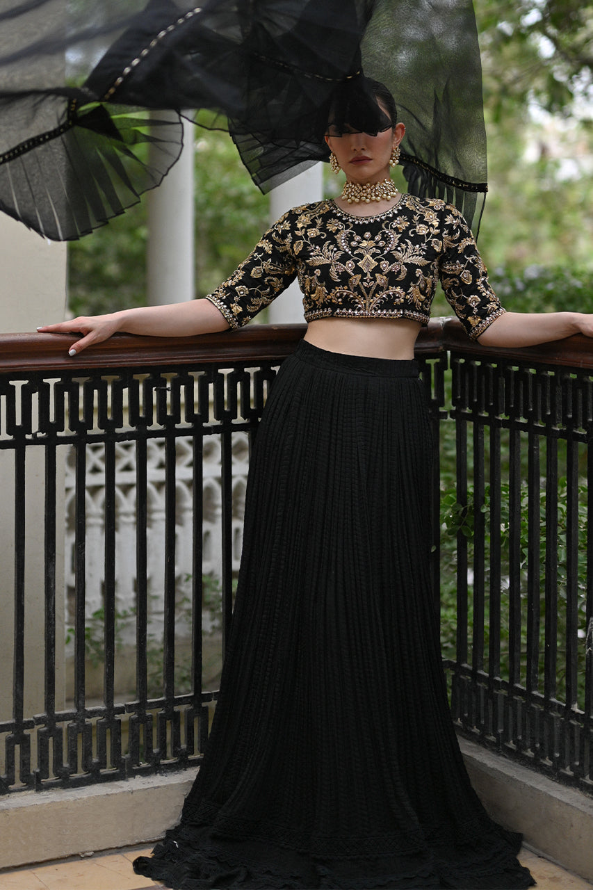 https://cdn.shopify.com/s/files/1/0567/2953/4537/files/MEHLUMSADRIWALAXNF23FORMALS-76.jpg?v=1753519737