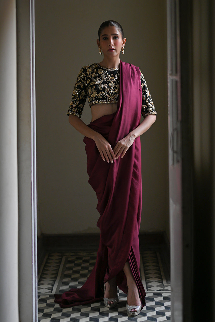https://cdn.shopify.com/s/files/1/0567/2953/4537/files/MEHLUMSADRIWALAXNF23FORMALS-88.jpg?v=1753519738