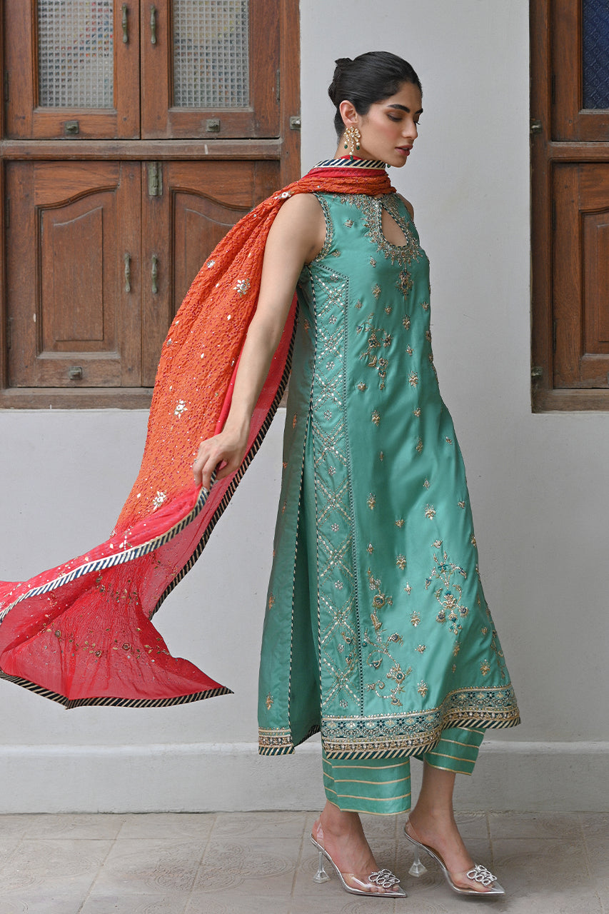https://cdn.shopify.com/s/files/1/0567/2953/4537/files/MEHLUMSADRIWALAXNF23FORMALS-9.jpg?v=1753519754