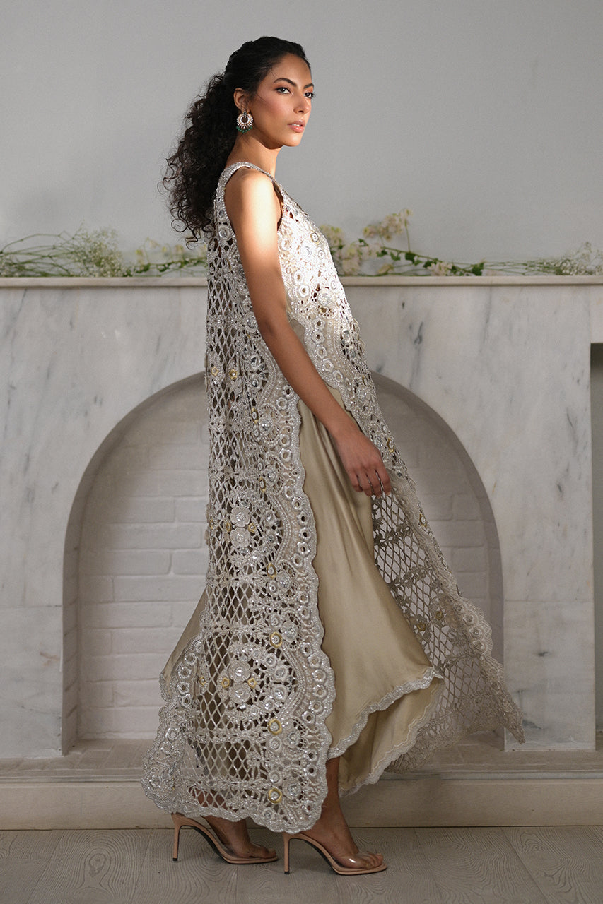 https://cdn.shopify.com/s/files/1/0588/3661/5221/products/MEHLUMSMLP-108.jpg?v=1705063490