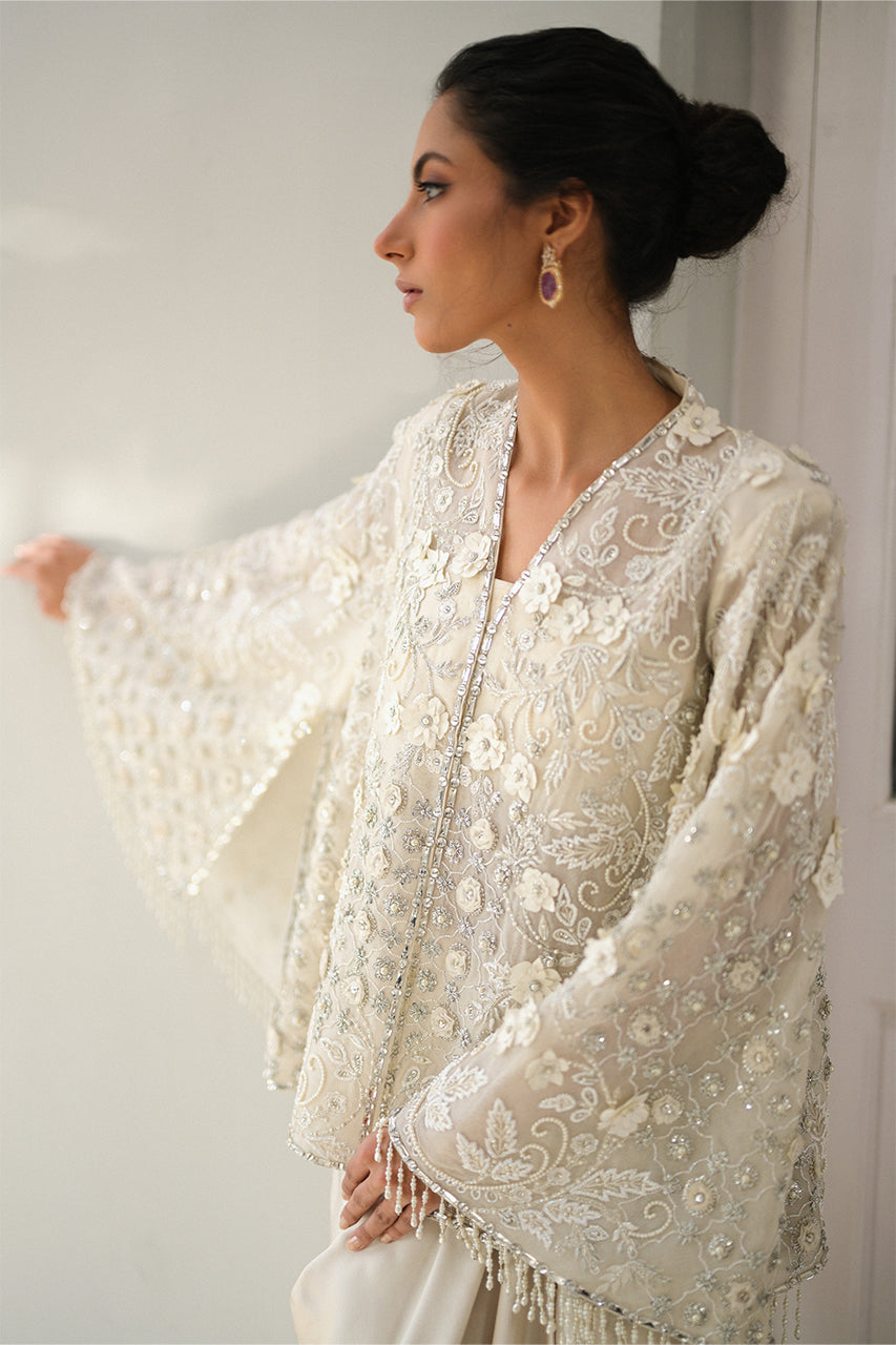 https://cdn.shopify.com/s/files/1/0588/3661/5221/products/MEHLUMSMLP-117.jpg?v=1705063519