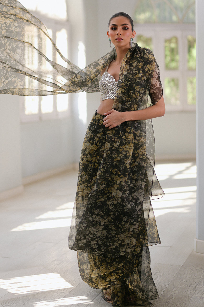 https://cdn.shopify.com/s/files/1/0588/3661/5221/products/MEHLUMSMLP-166.jpg?v=1705063586