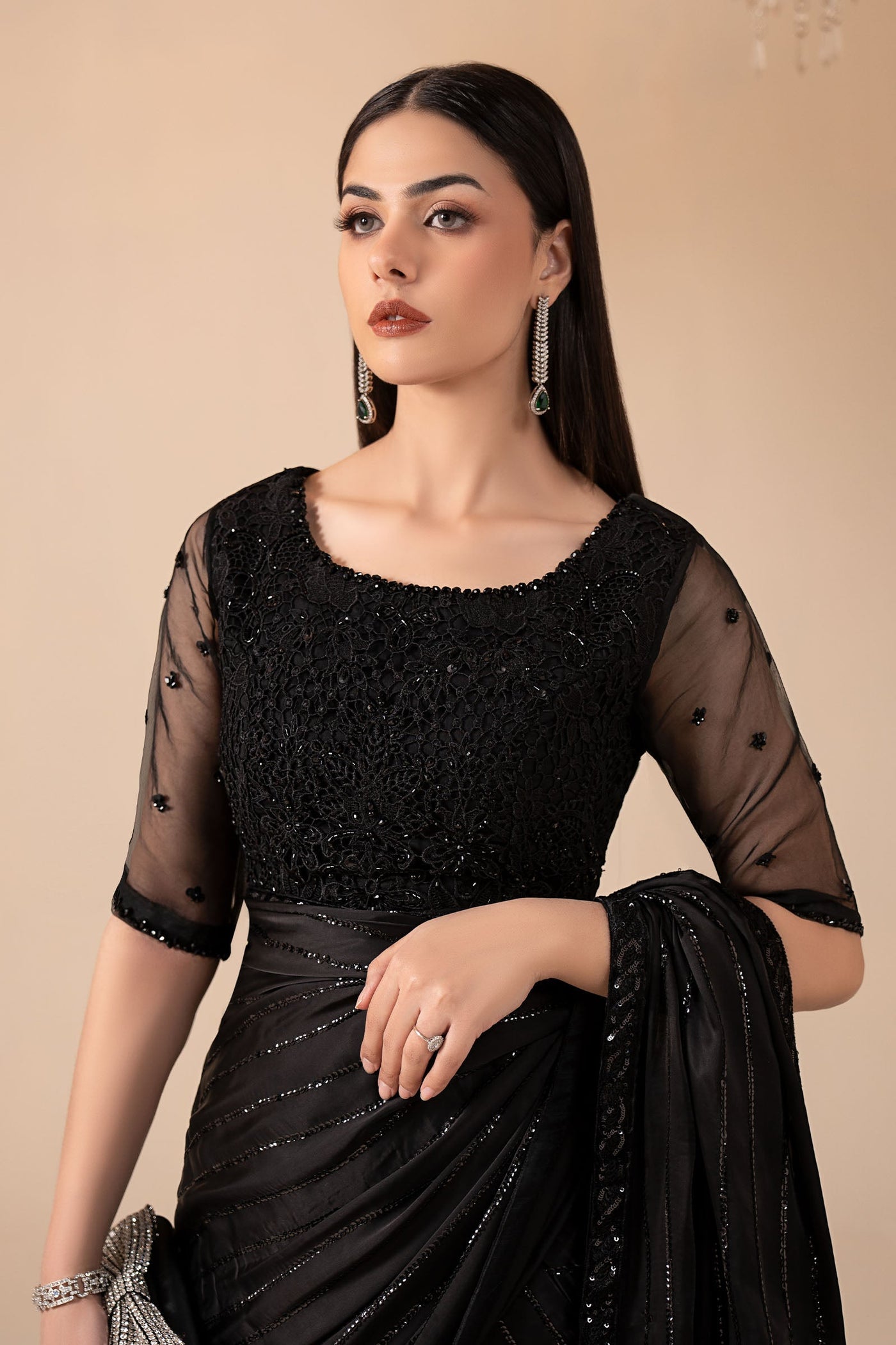 https://cdn.shopify.com/s/files/1/0620/8788/9062/files/MGLEF2604BlackCloseup_E.jpg?v=1765546827