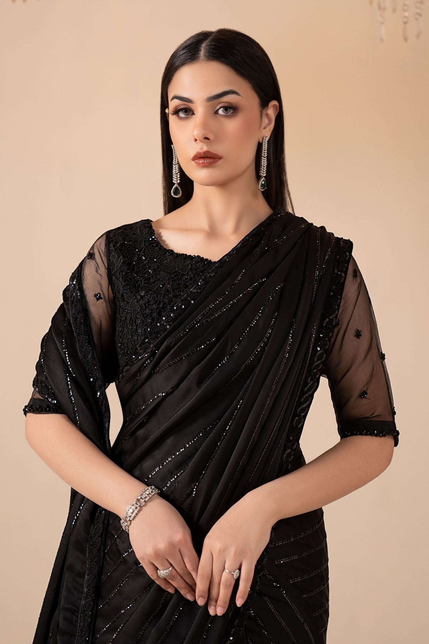 https://cdn.shopify.com/s/files/1/0620/8788/9062/files/MGLEF2604BlackCloseup_F.jpg?v=1765546827