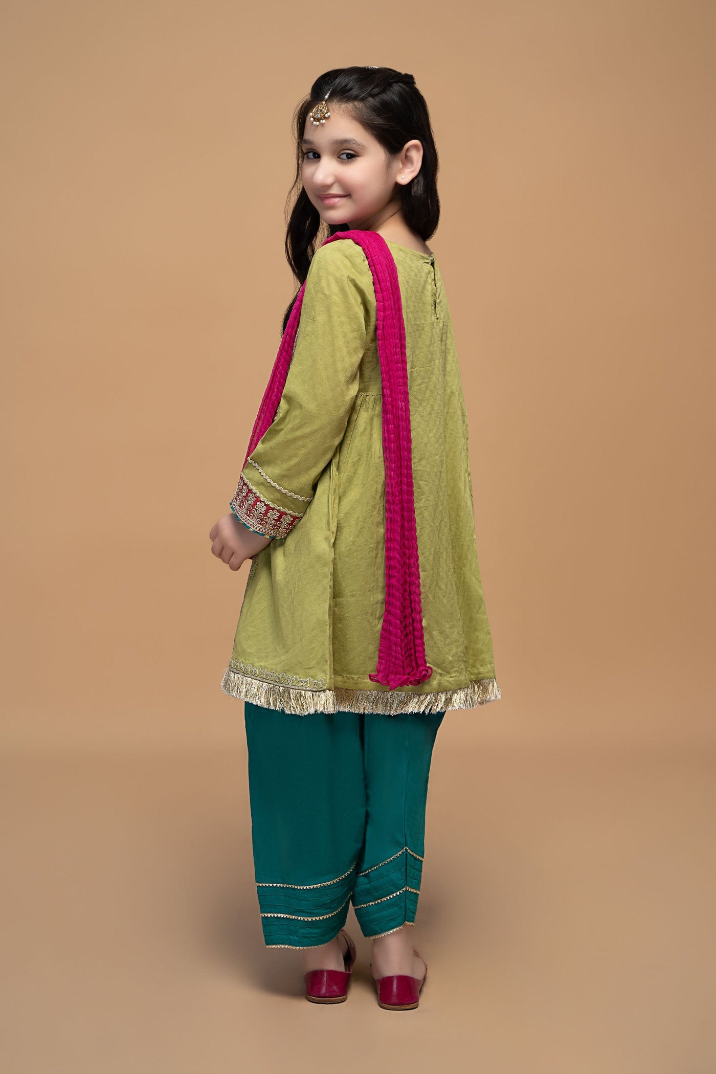 https://cdn.shopify.com/s/files/1/0620/8788/9062/products/MKD-EF23-21-Greenf.jpg?v=1679474503