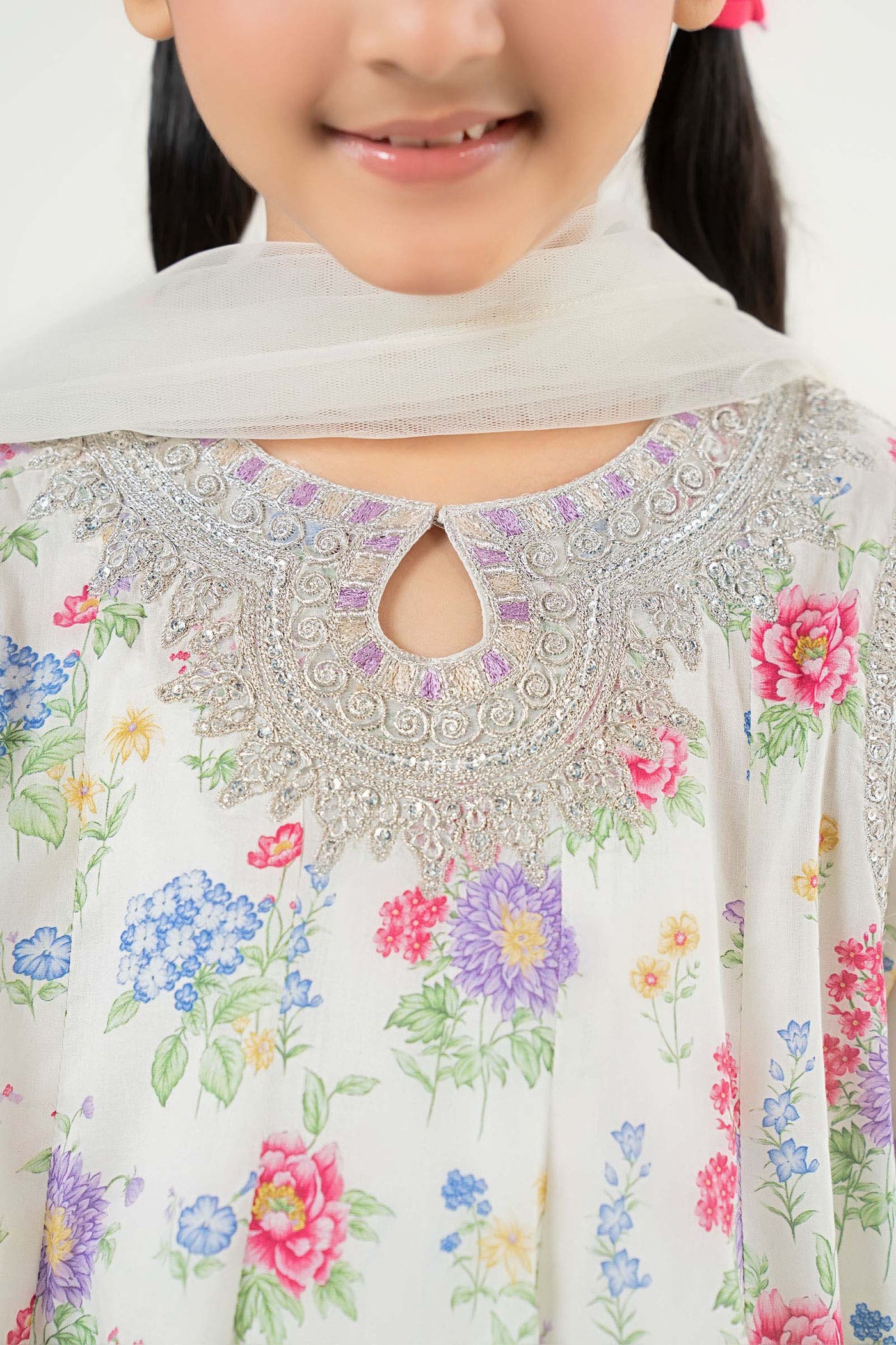 https://cdn.shopify.com/s/files/1/0620/8788/9062/files/MKDEA2503R1WhitePrintedCloseup_G.jpg?v=1779352406