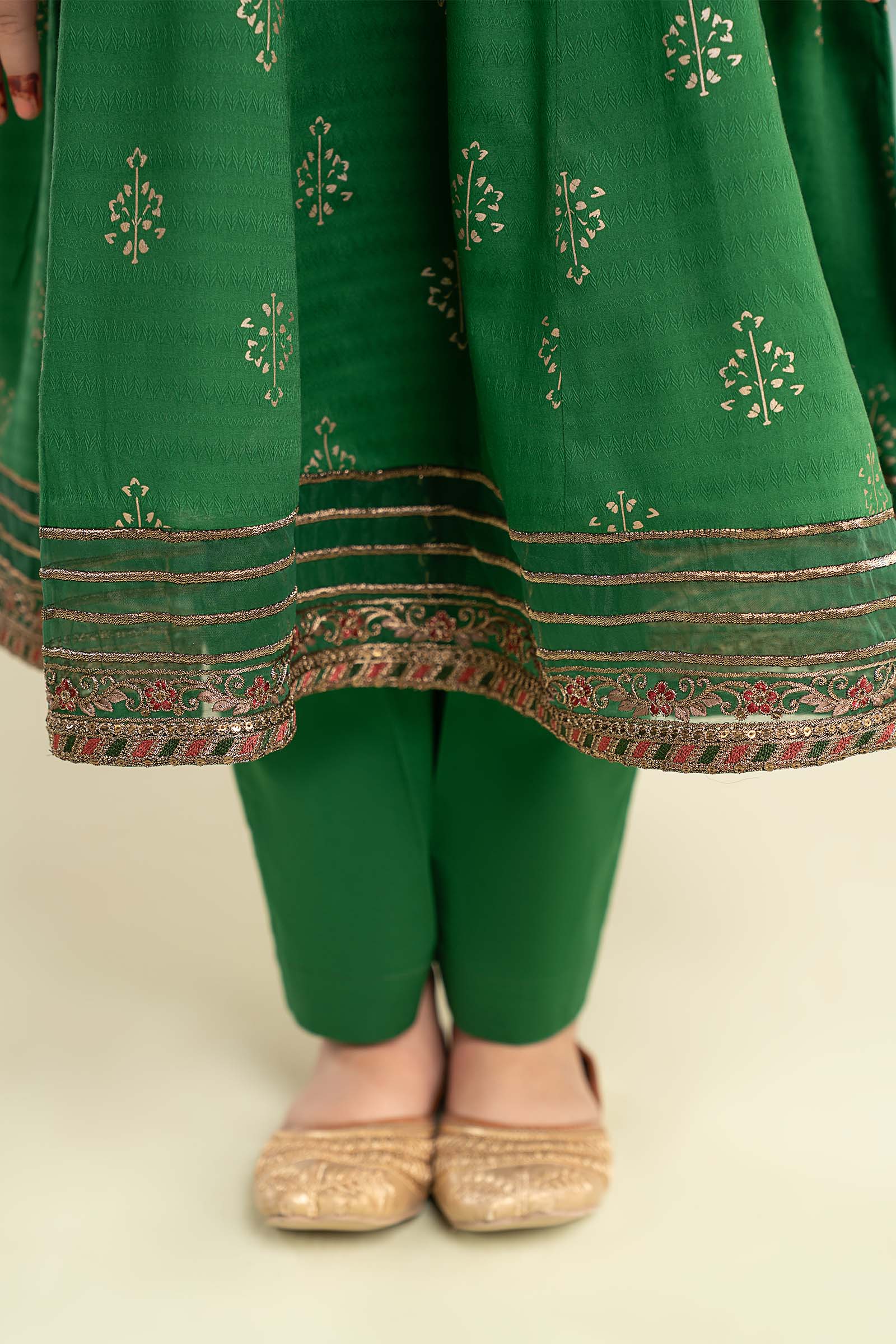 https://cdn.shopify.com/s/files/1/0620/8788/9062/files/MKDEF2123R1GreenCloseup_K.jpg?v=1768892444
