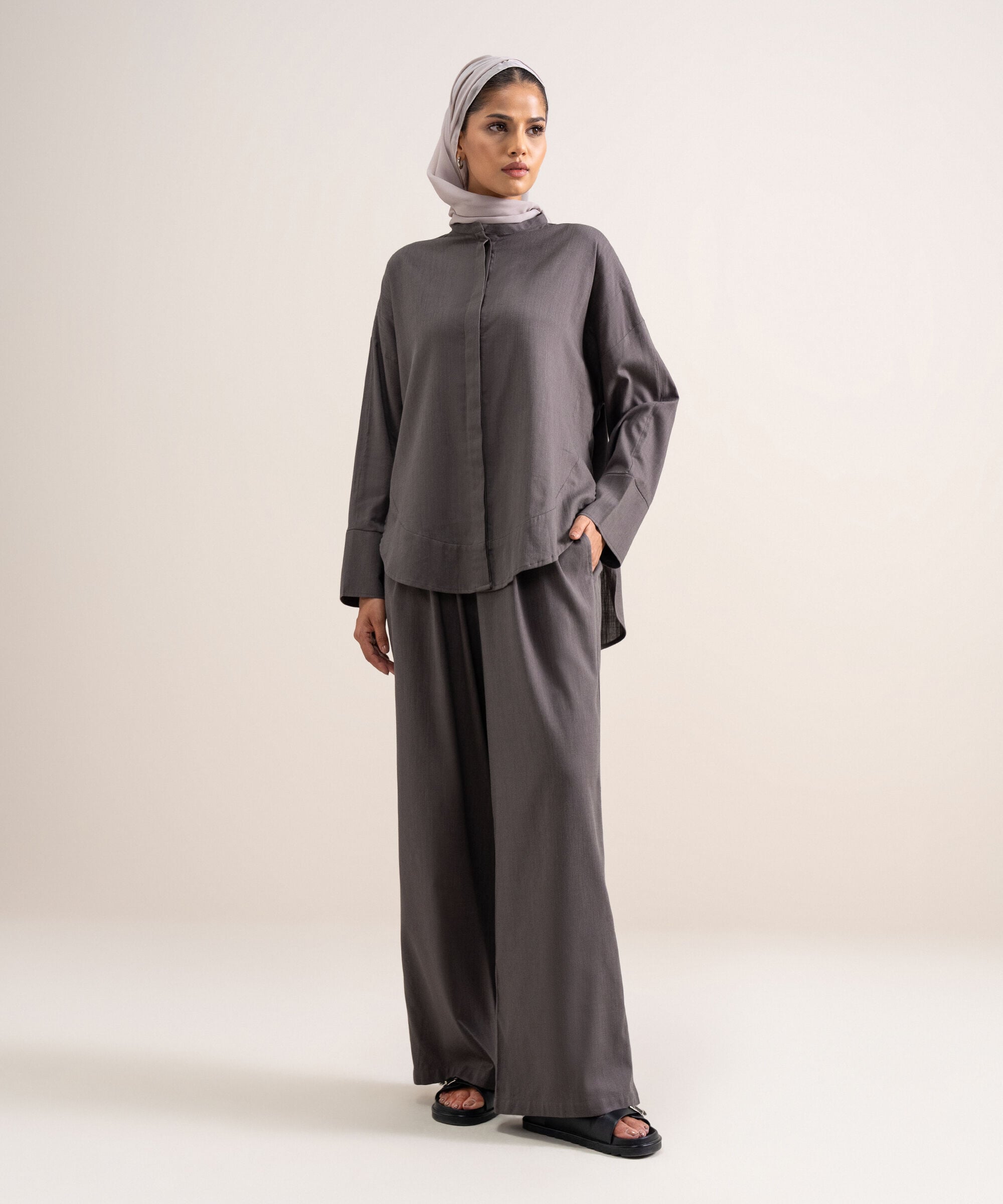 Loose-Fit  Pleated Pants MODBTM26V703