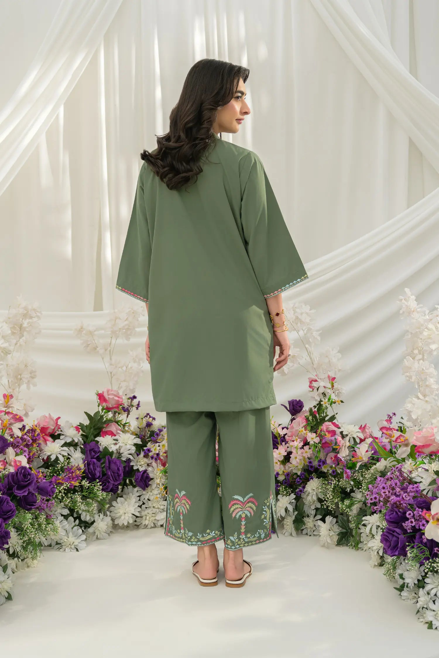 https://cdn.shopify.com/s/files/1/0645/9568/9628/files/MOSSGREEN5.webp?v=1768550036