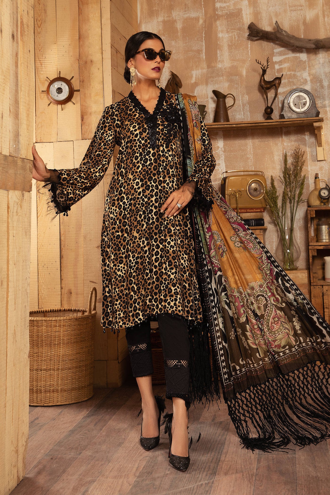 Unstitched Fabrics/M.Prints Mpt-1214-A