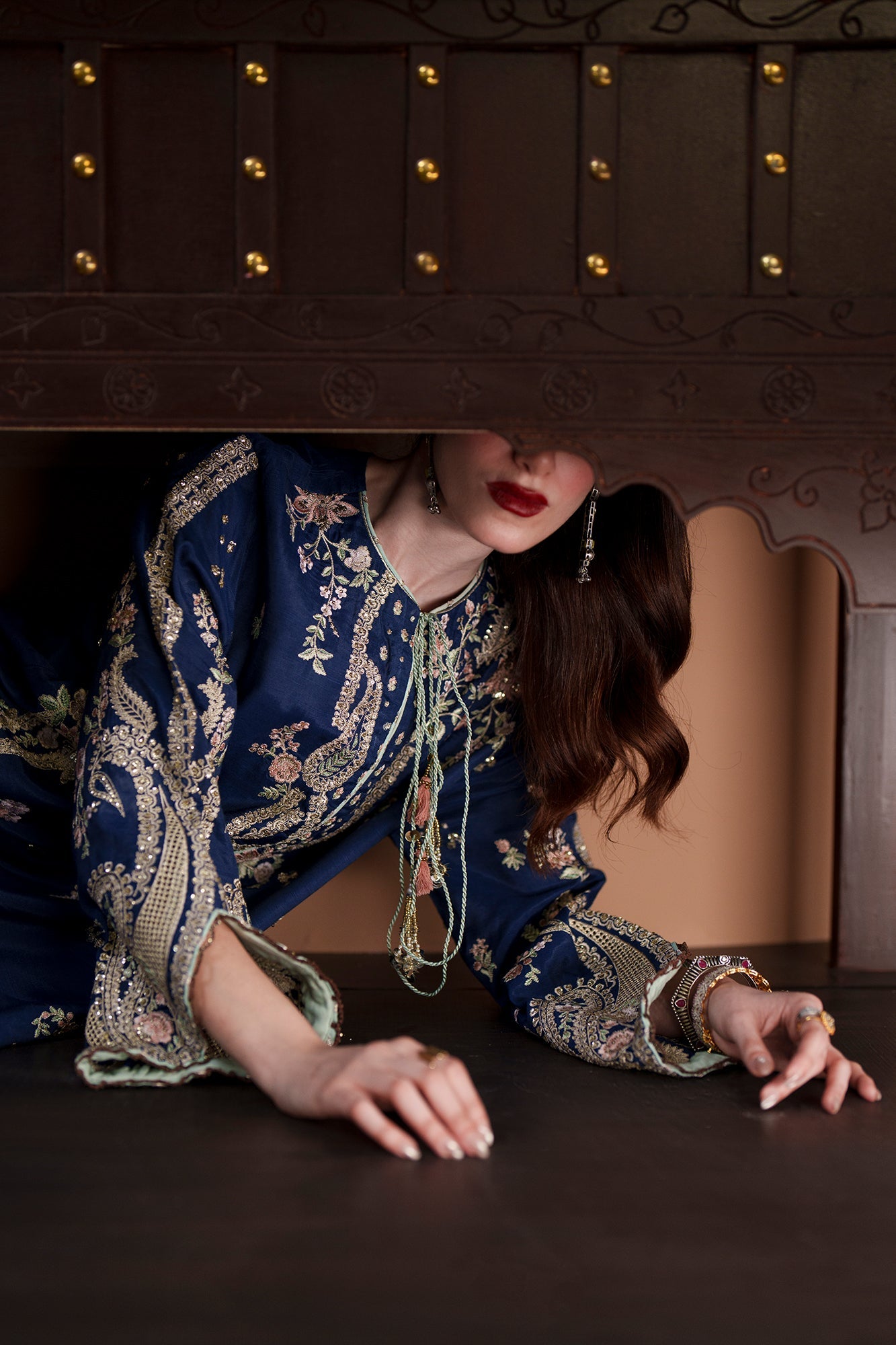 EMBROIDERED SUIT (E1144/104/624)