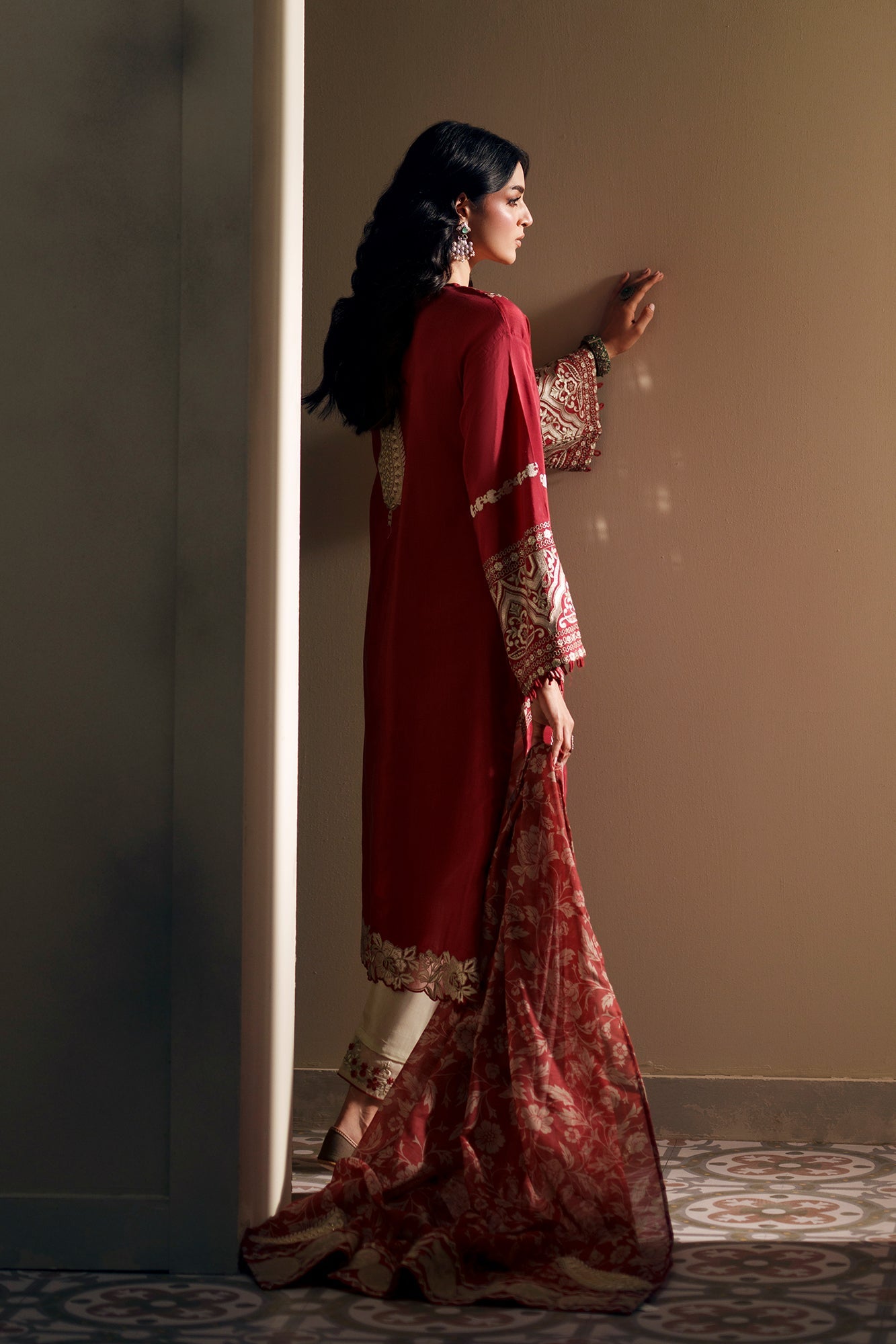 EMBROIDERED SUIT (E4053/103/301)