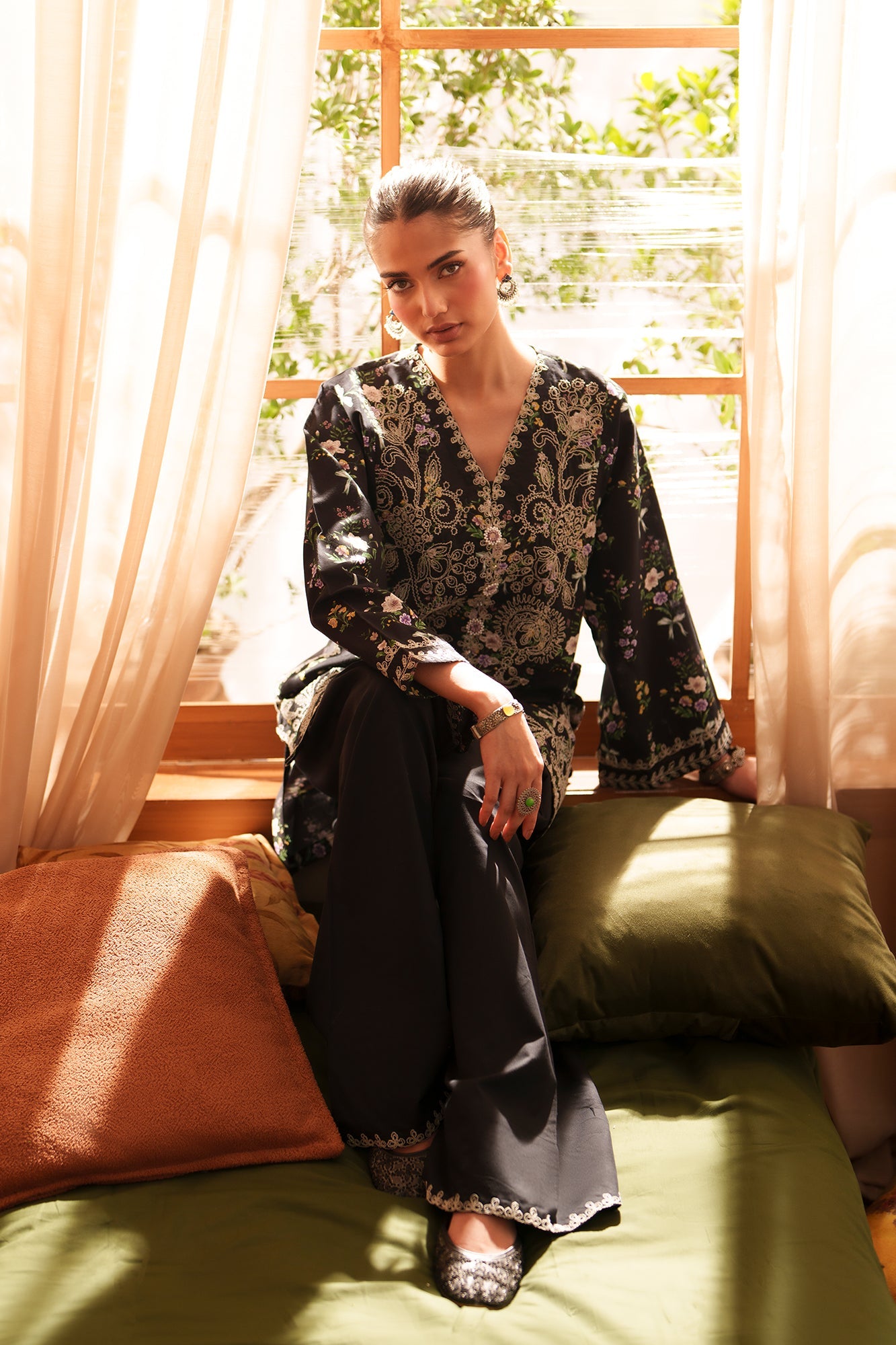 EMBROIDERED SUIT (E4497/103/901)