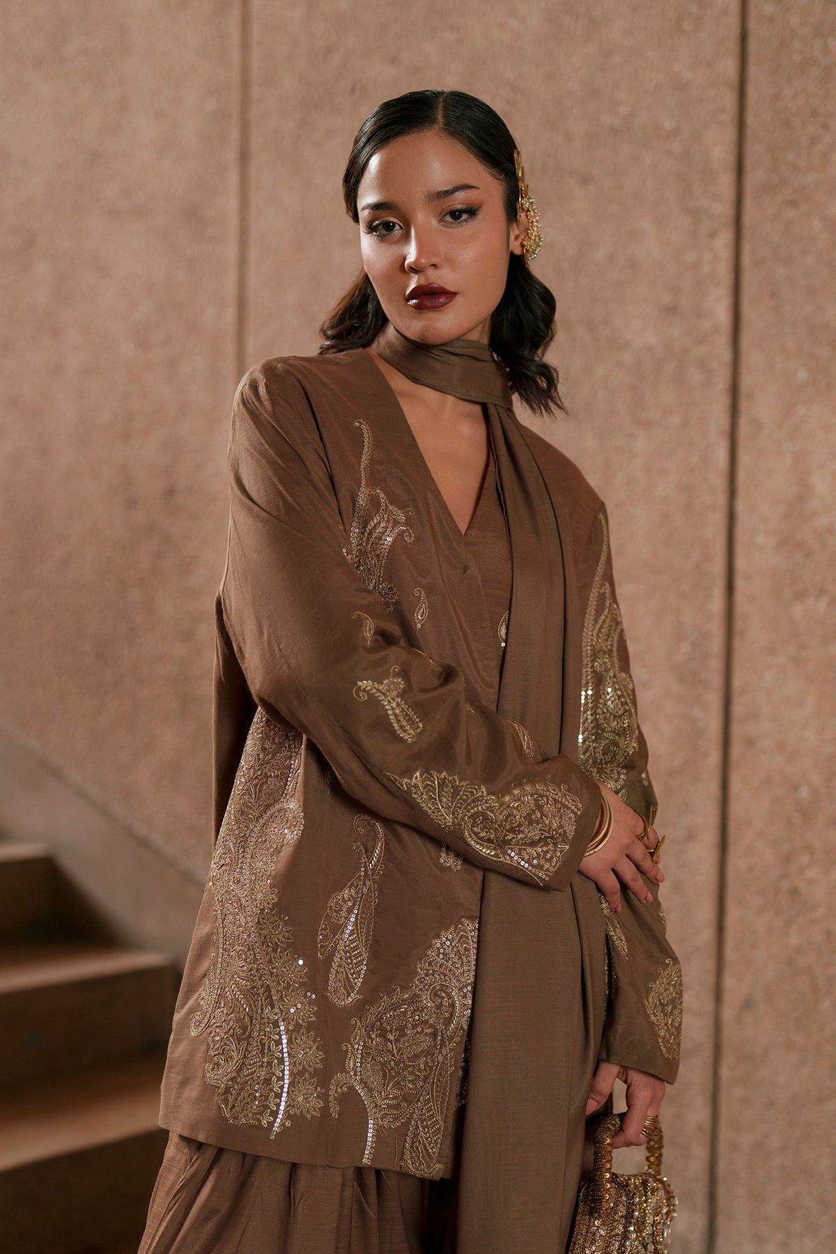 EMBROIDERED SUIT (E1049/104/118)