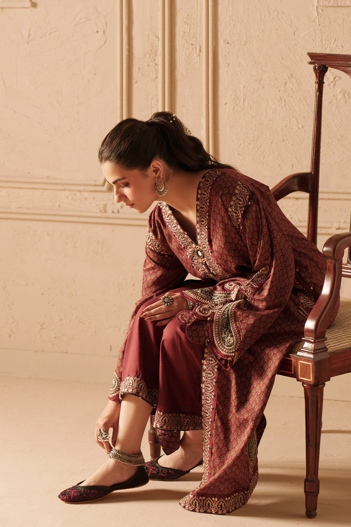 EMBROIDERED SUIT (E4772-103-304)