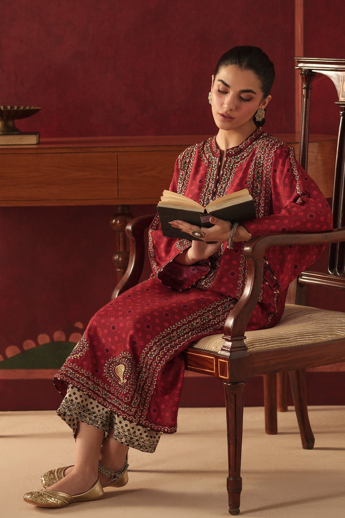 EMBROIDERED SUIT (E4835-103-306)