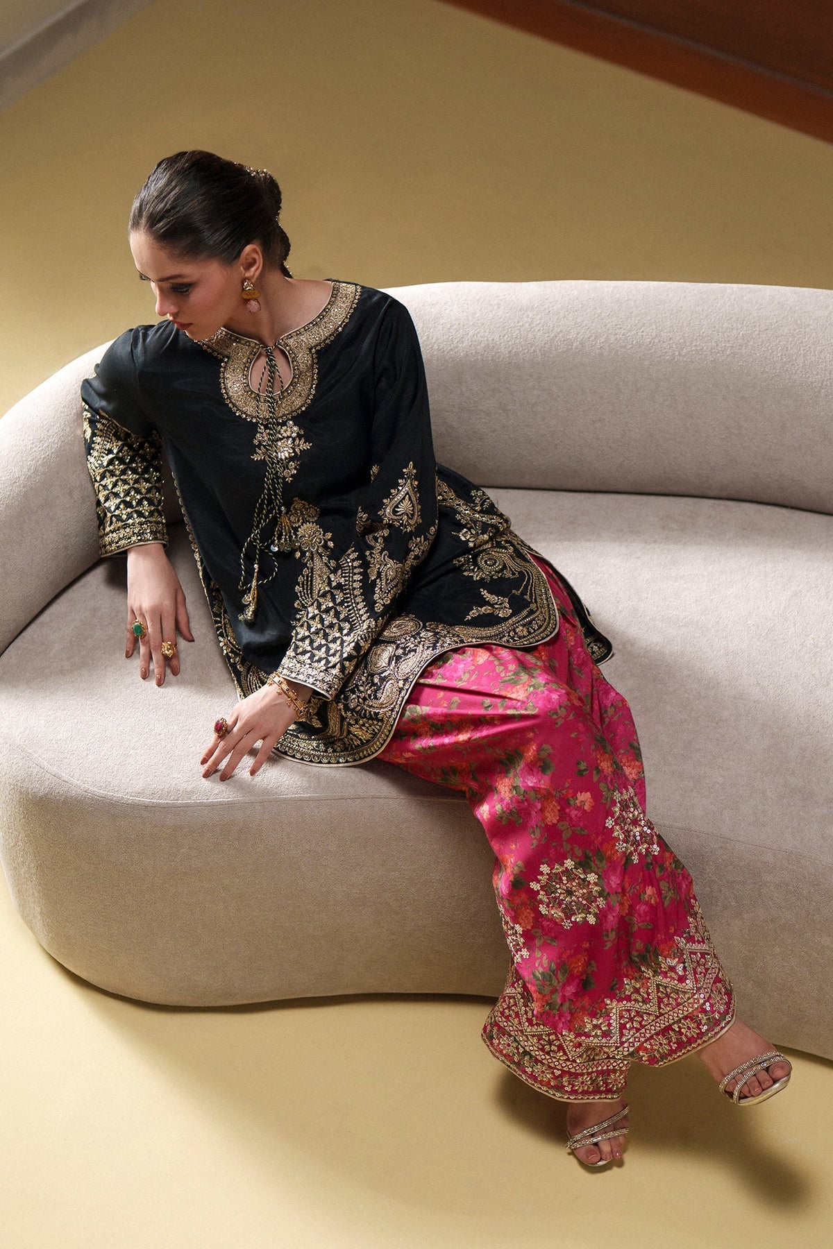 EMBROIDERED SUIT (E1119/104/902)