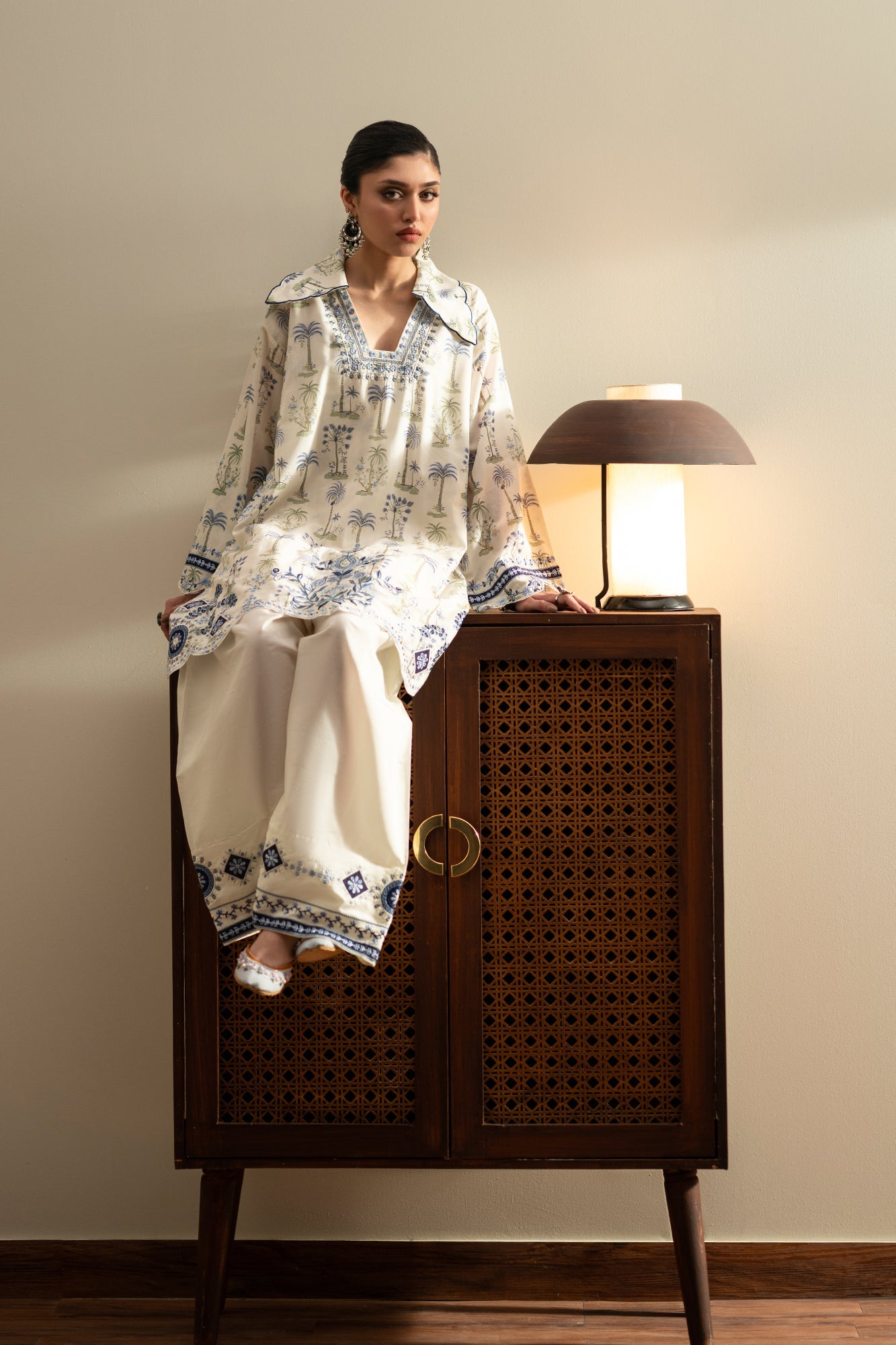EMBROIDERED SUIT (E4268/103/005)