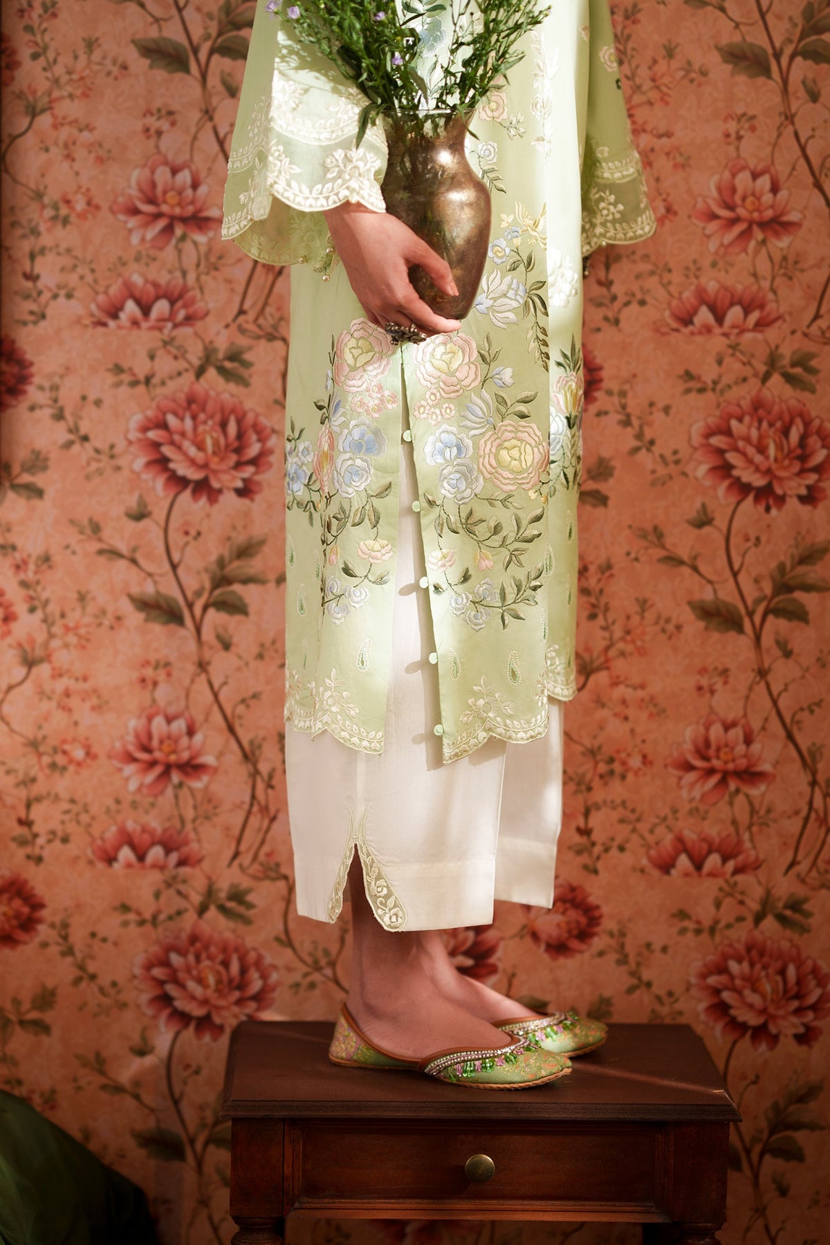 EMBROIDERED SUIT (E4613/103/709)