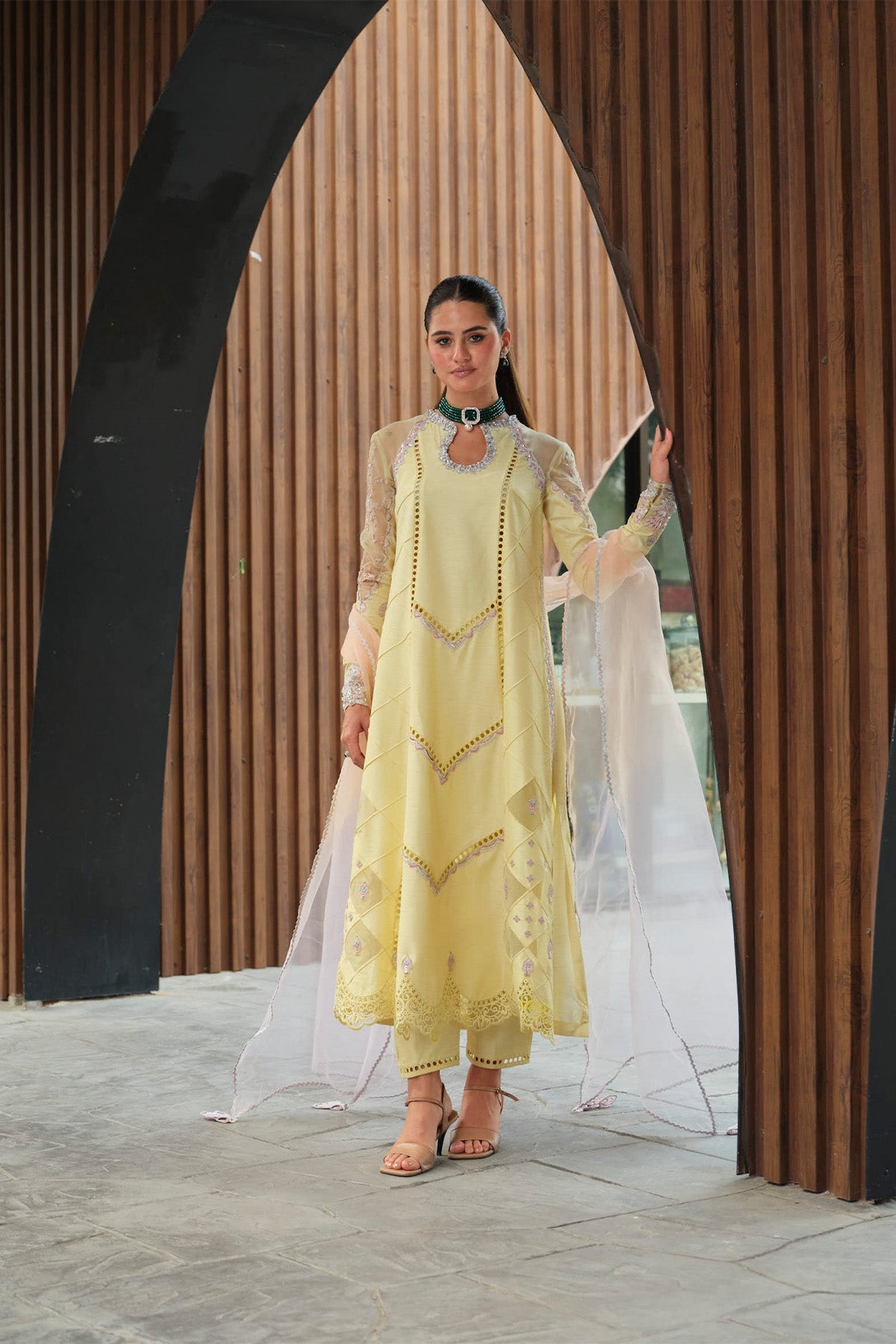 https://cdn.shopify.com/s/files/1/0523/4327/5696/files/MYSIEbyTAHIRA_1414.jpg?v=1770042069