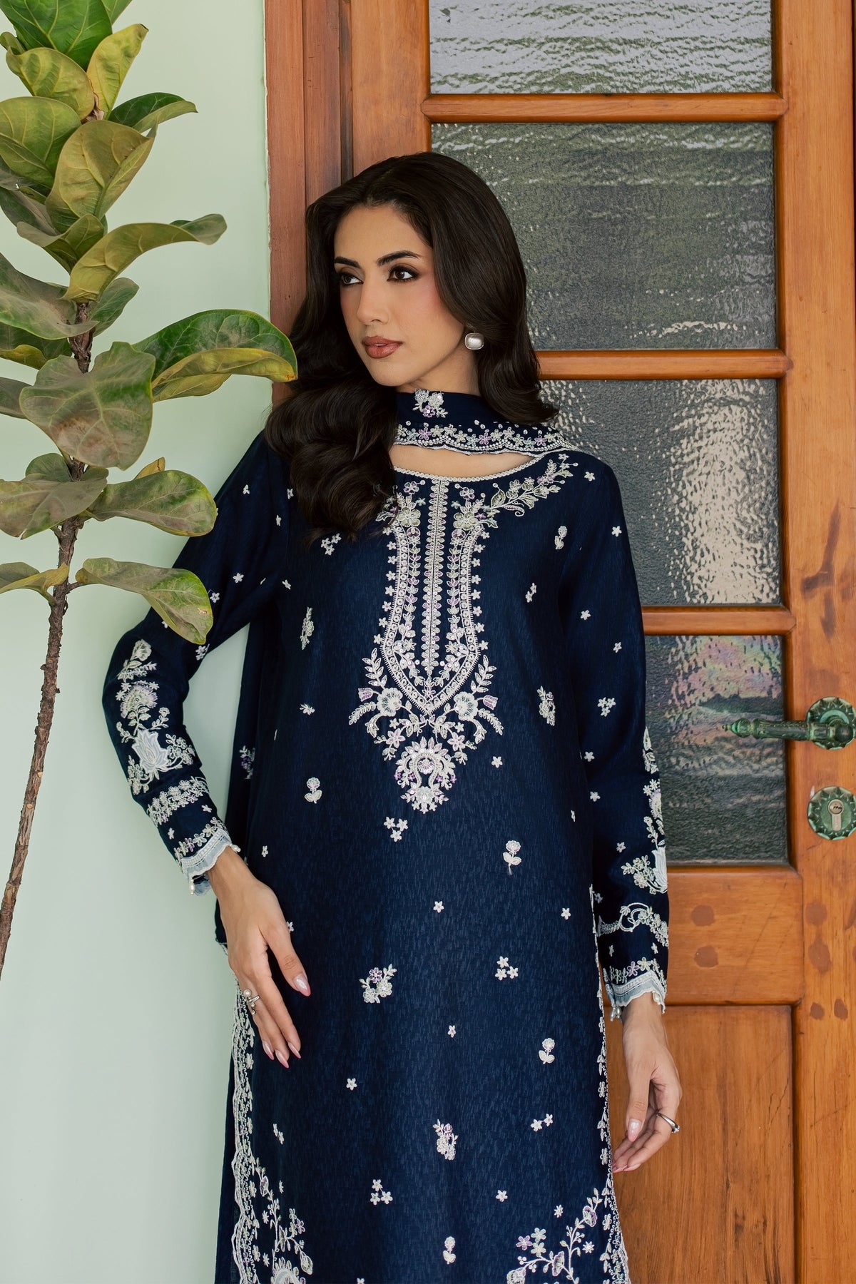 Maahe 3Pc - Embroidered Karandi Pret