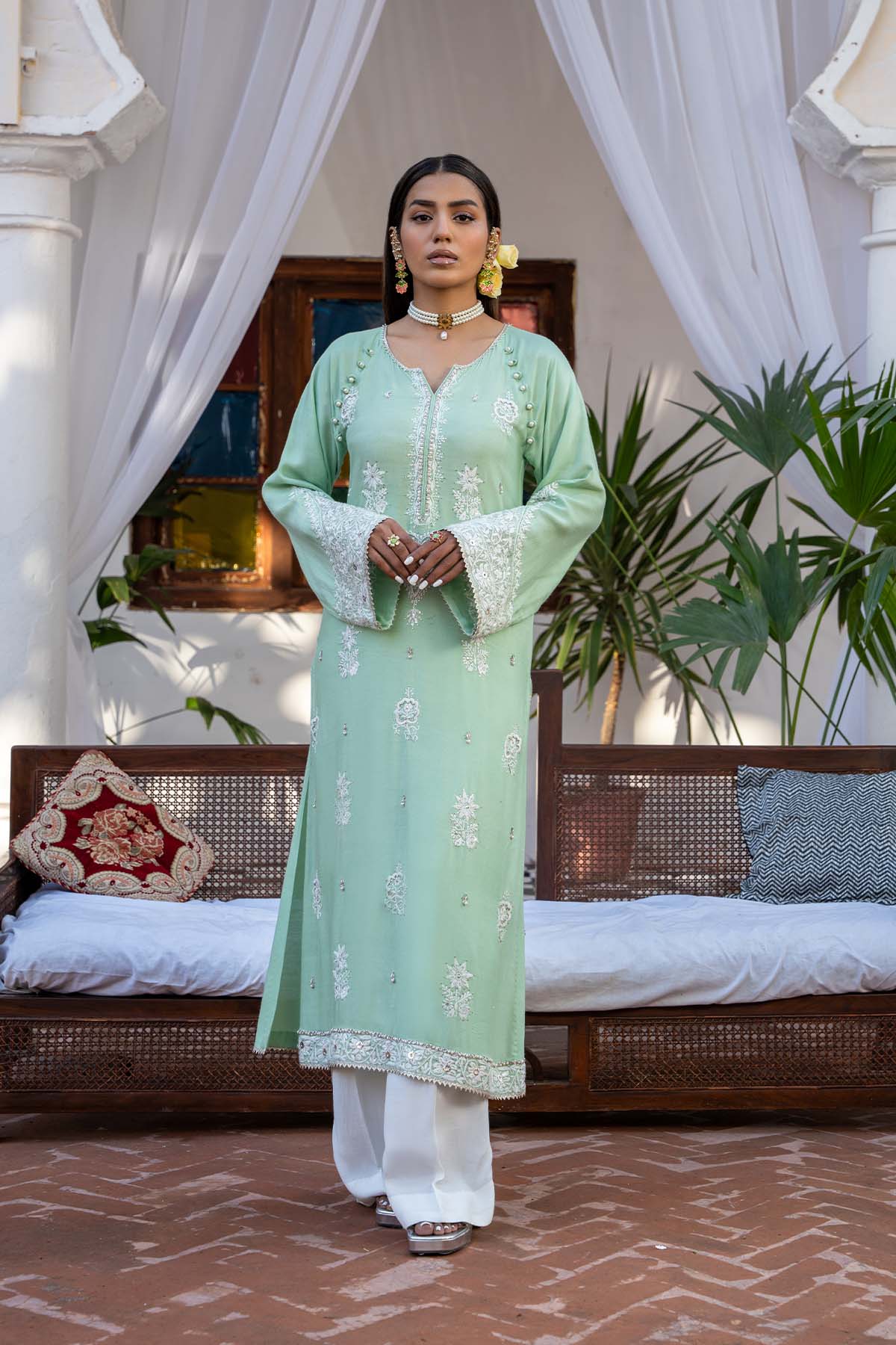 https://cdn.shopify.com/s/files/1/0742/2718/8017/files/Mahajabeen-24-2_1.jpg?v=1755503292