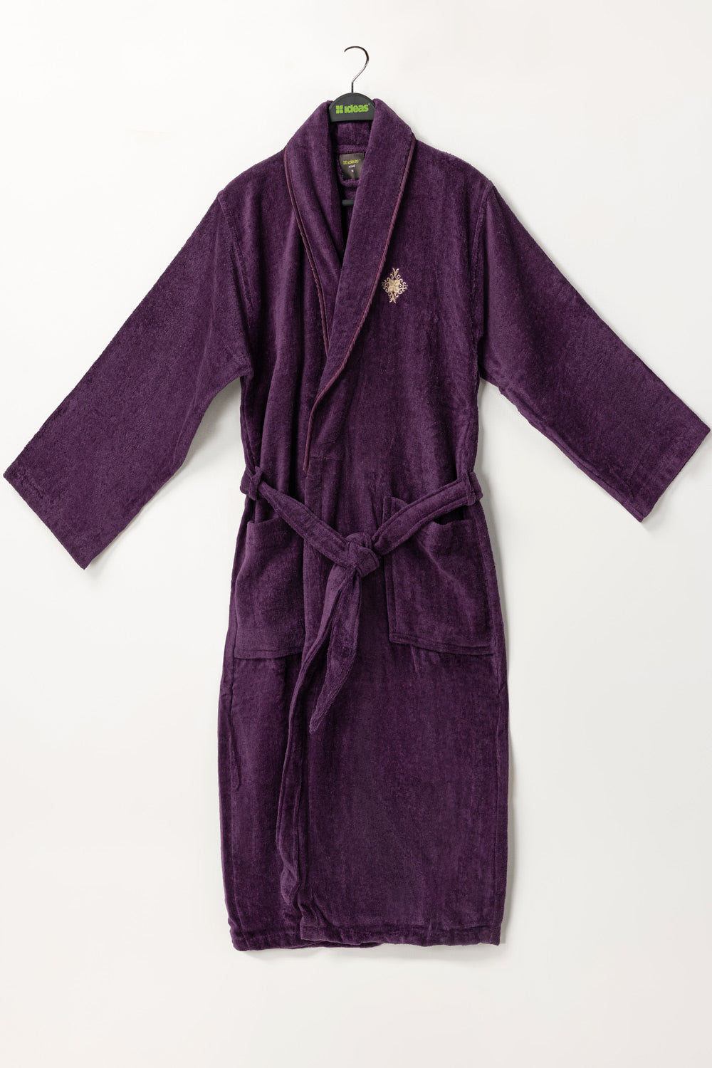 https://cdn.shopify.com/s/files/1/0706/3253/8159/files/MajestyVelourBathrobe_2.jpg?v=1763008137
