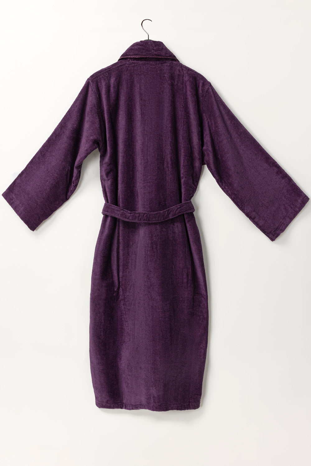 https://cdn.shopify.com/s/files/1/0706/3253/8159/files/MajestyVelourBathrobe_4.jpg?v=1763008137