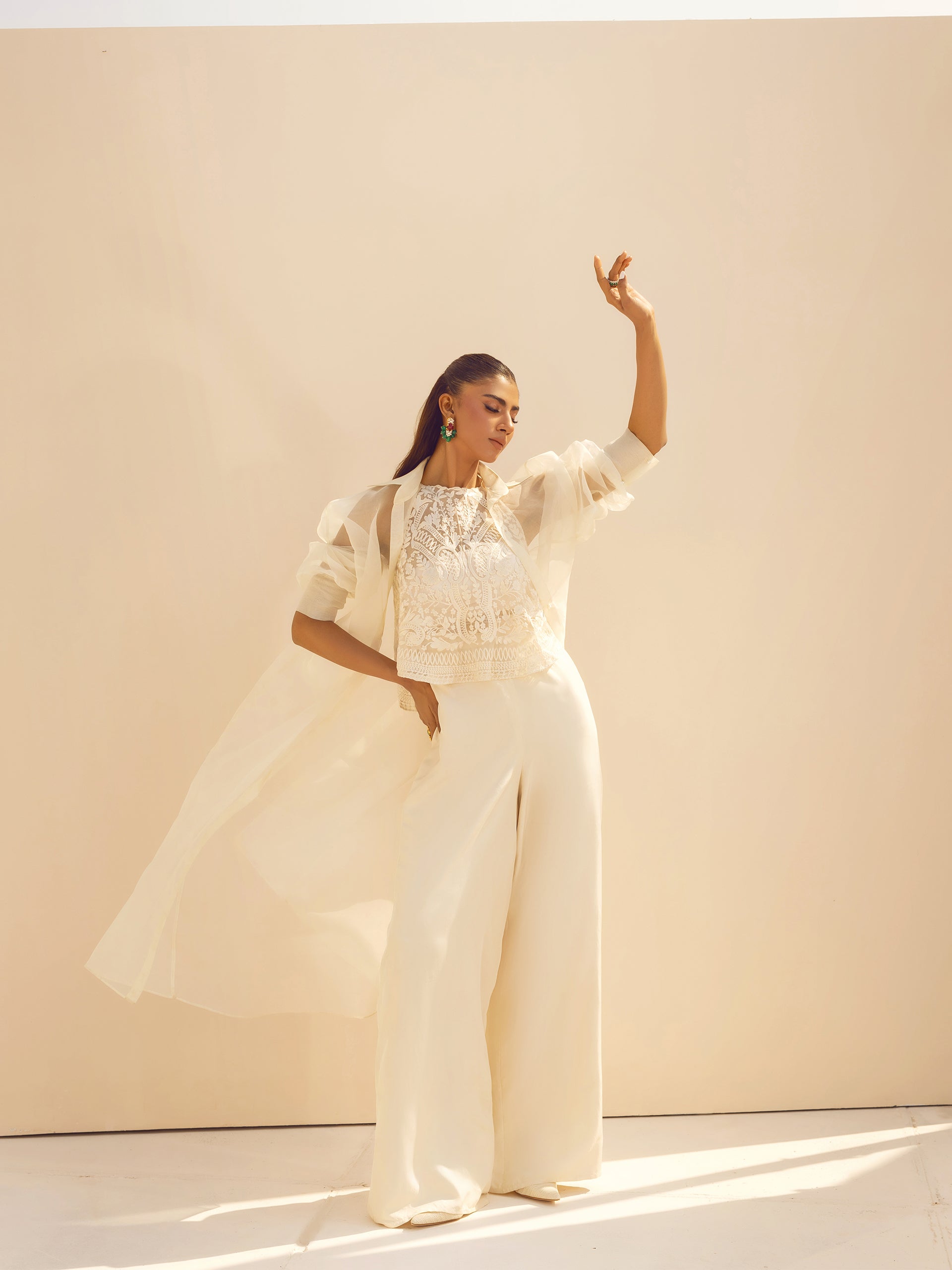 https://cdn.shopify.com/s/files/1/0768/4872/6205/files/Mara-White-1.jpg?v=1777656033