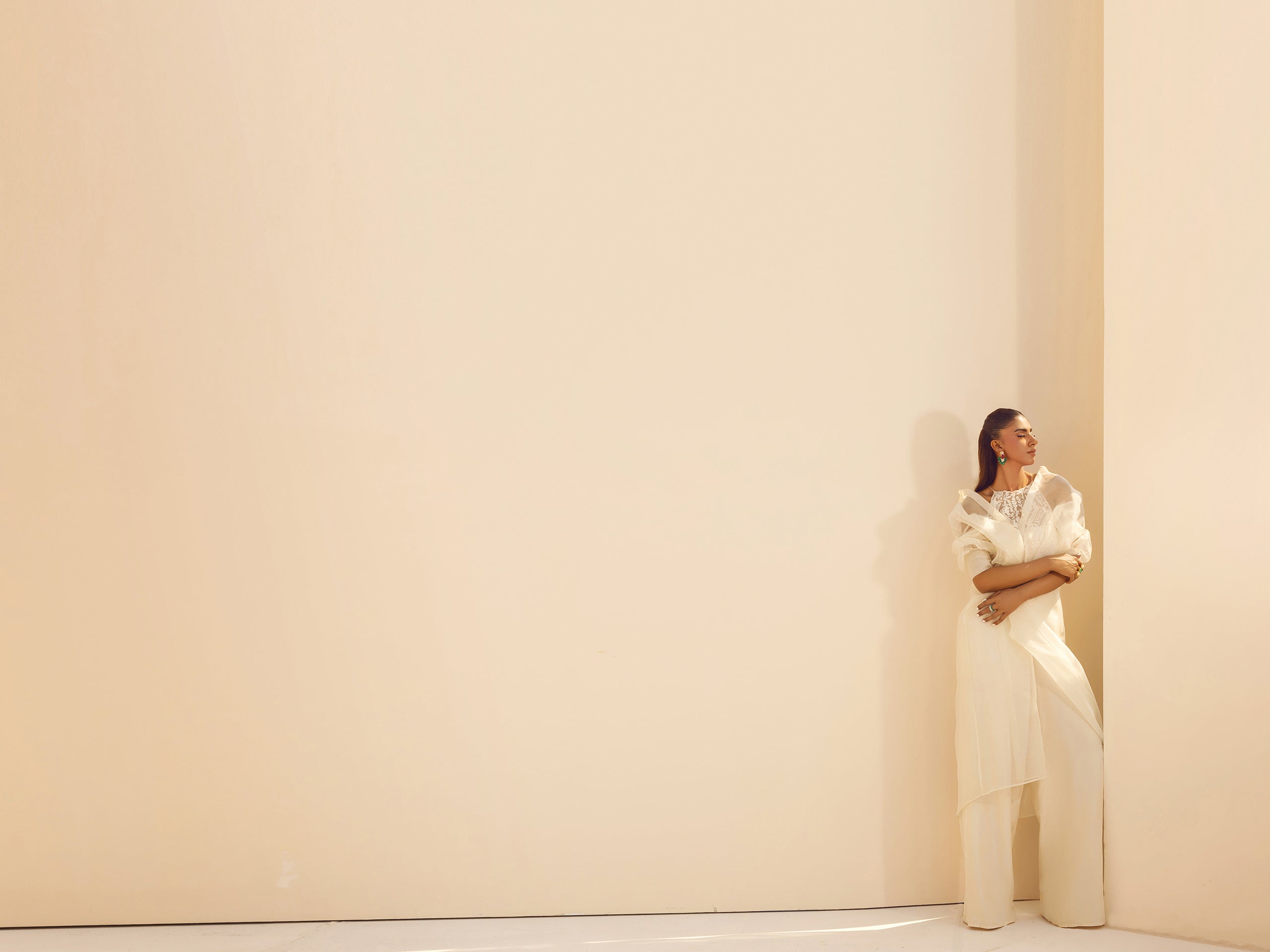 https://cdn.shopify.com/s/files/1/0768/4872/6205/files/Mara-White-5.jpg?v=1777656033