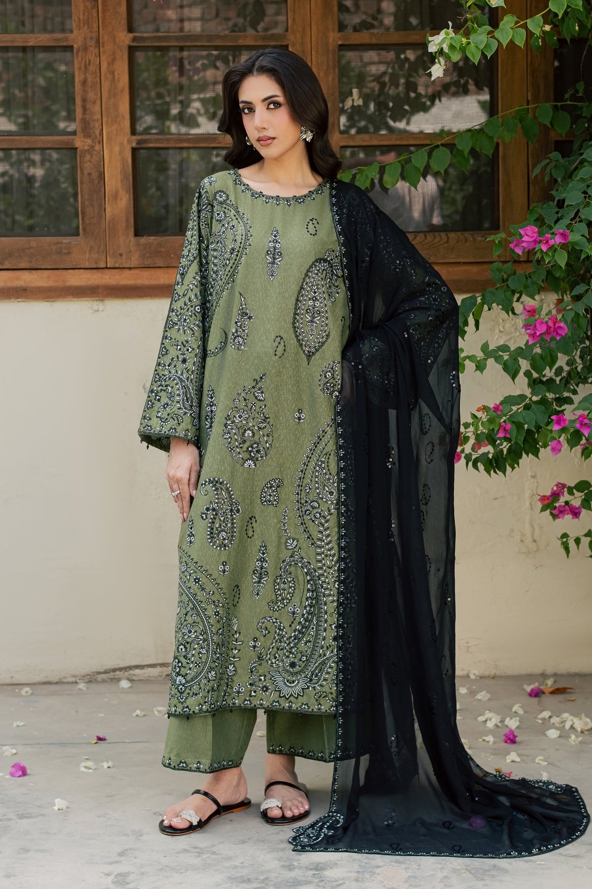 Marwa 3Pc - Embroidered Karandi Pret