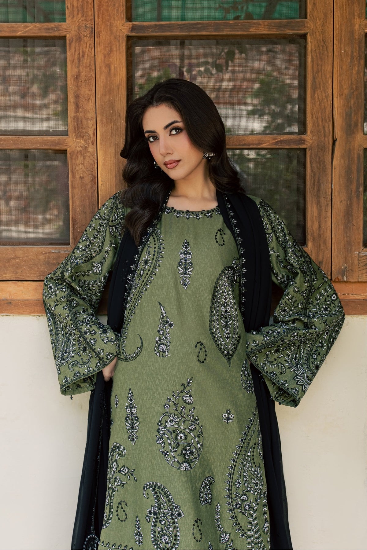 Marwa 3Pc - Embroidered Karandi Pret
