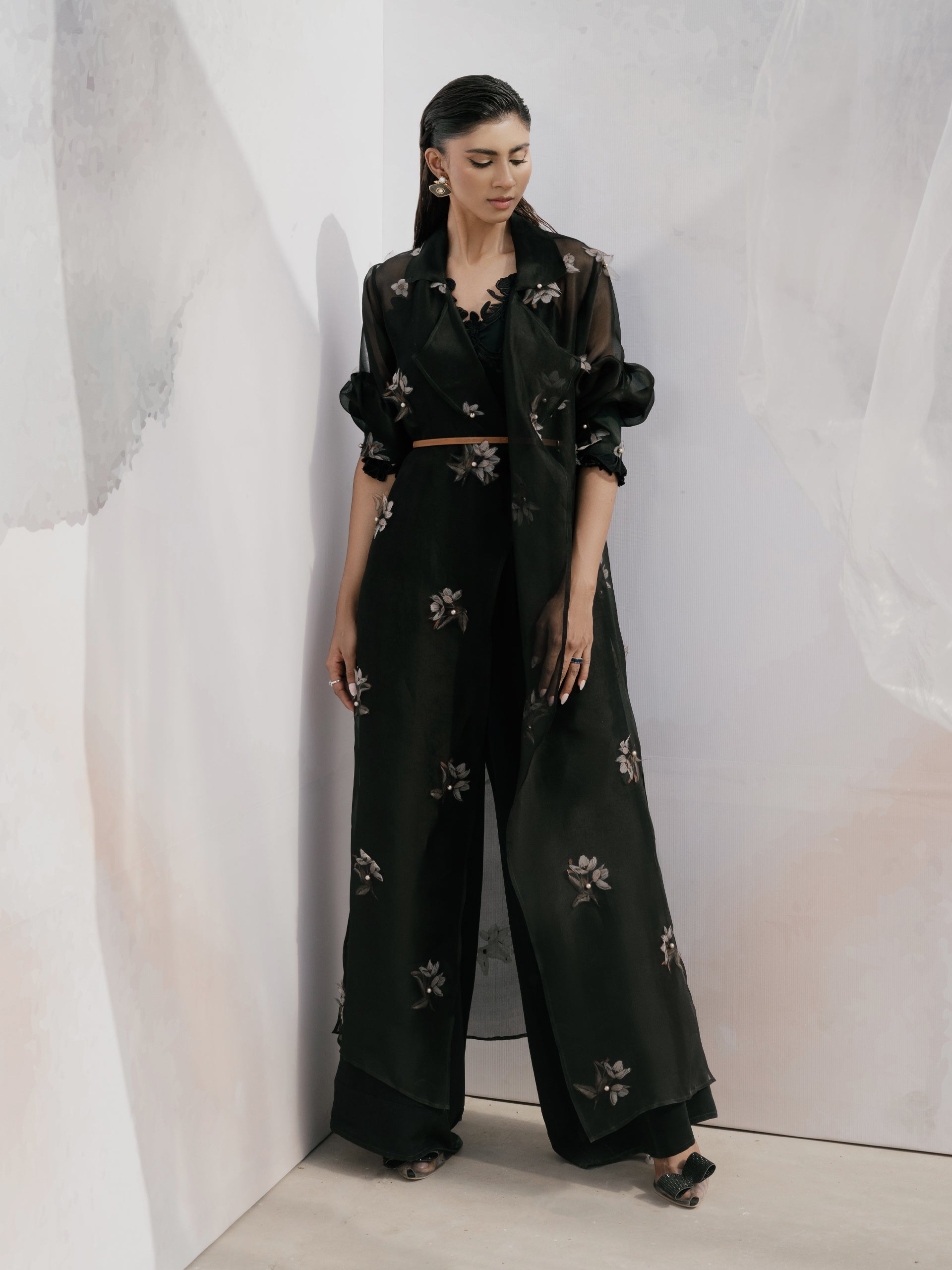 https://cdn.shopify.com/s/files/1/0768/4872/6205/files/Mia2-2.jpg?v=1777662946