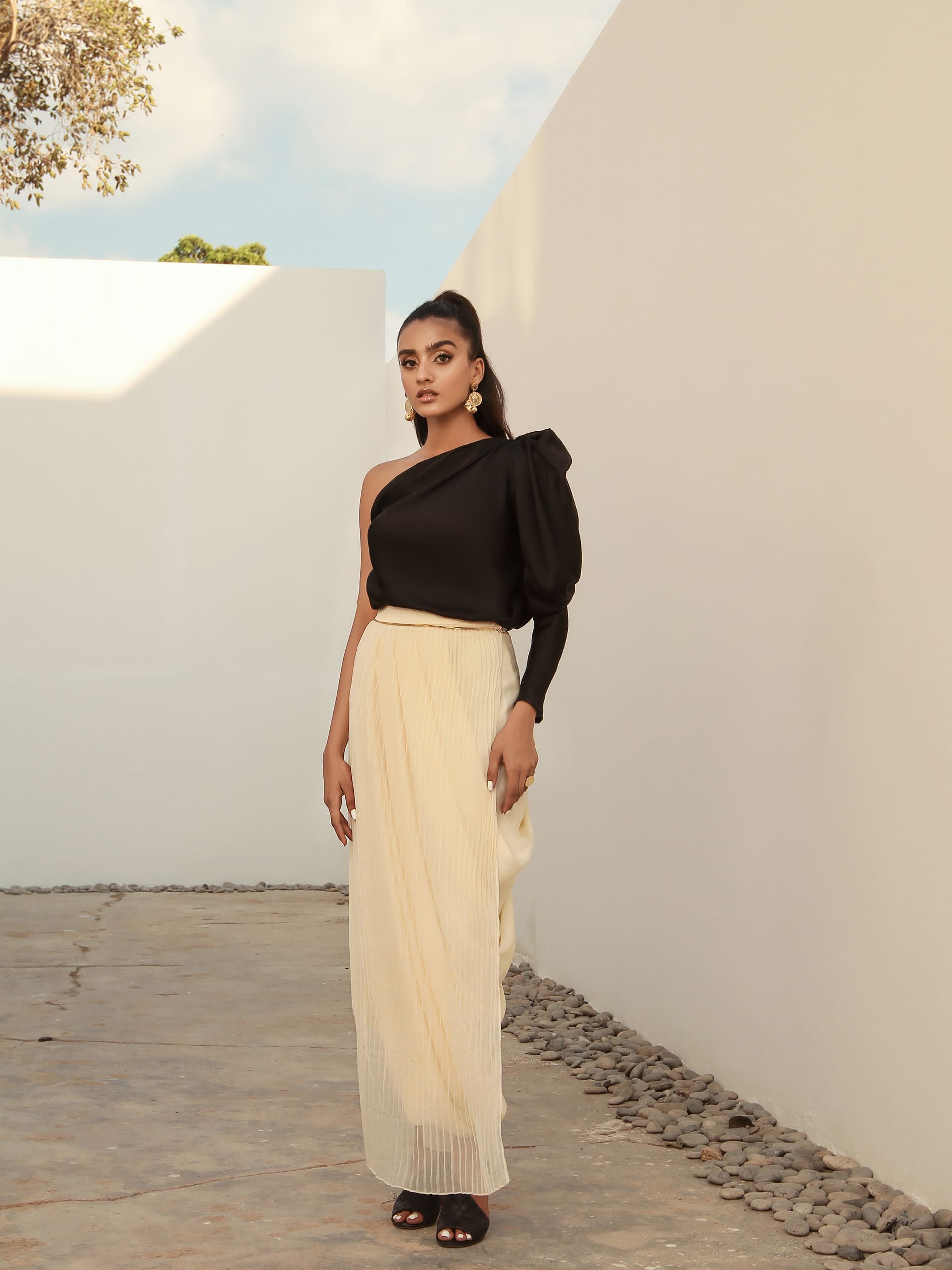 https://cdn.shopify.com/s/files/1/0768/4872/6205/files/Mina-1.jpg?v=1777638807
