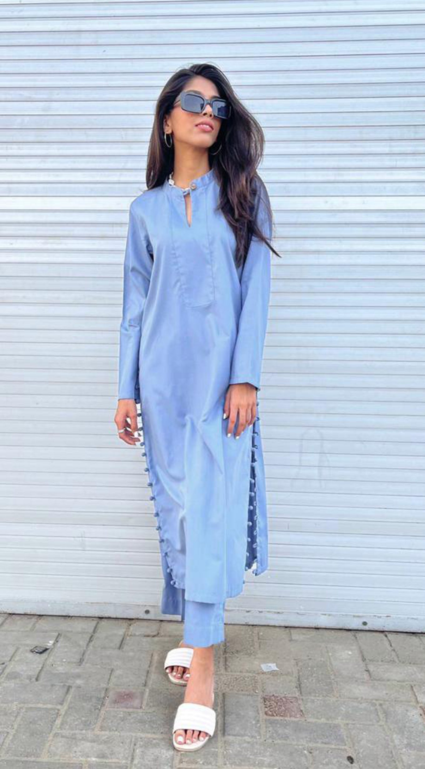 https://cdn.shopify.com/s/files/1/0654/4313/5706/products/Minahil-3.jpg?v=1662803531