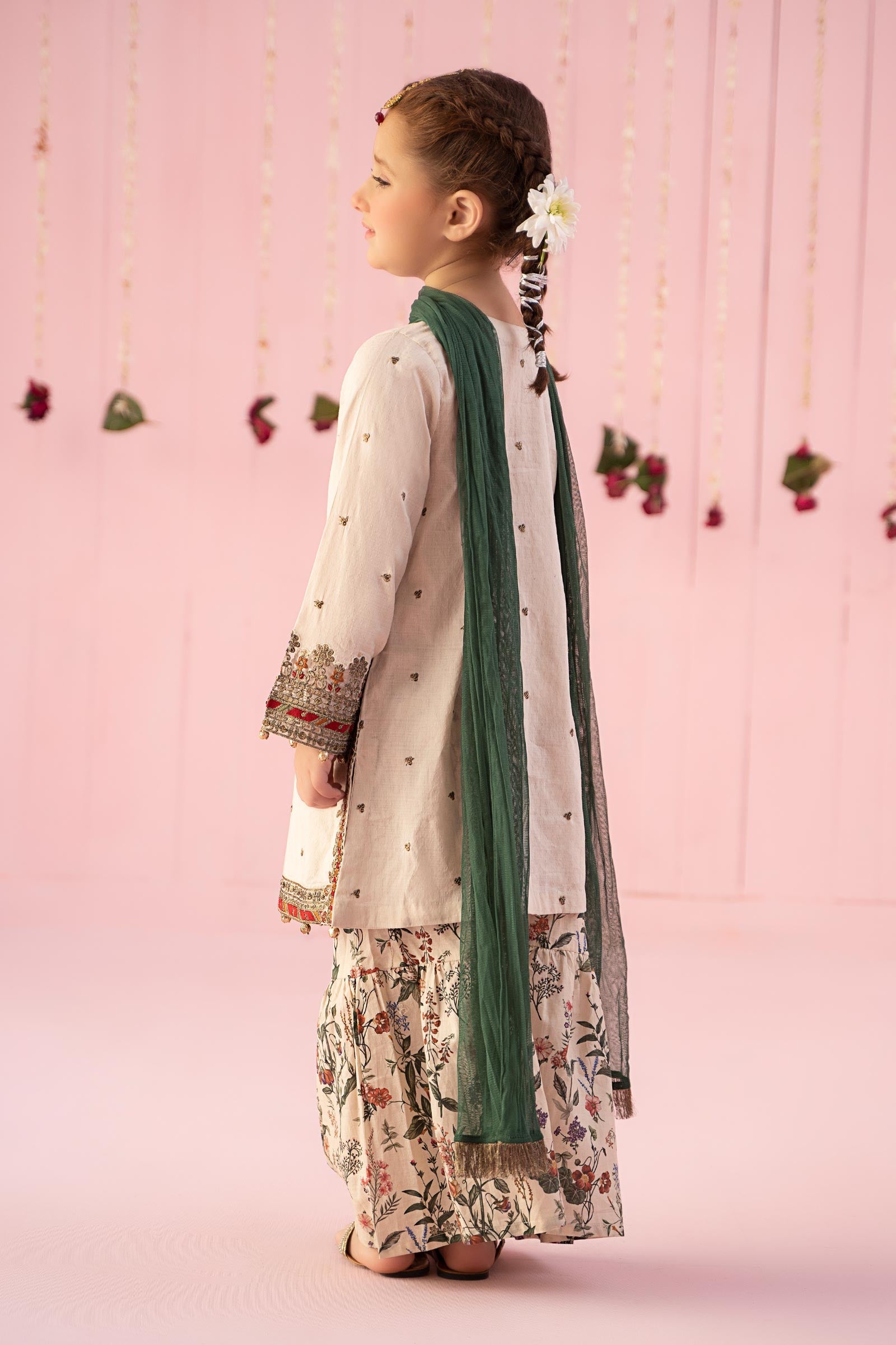 Shoot-Stitch-lawn