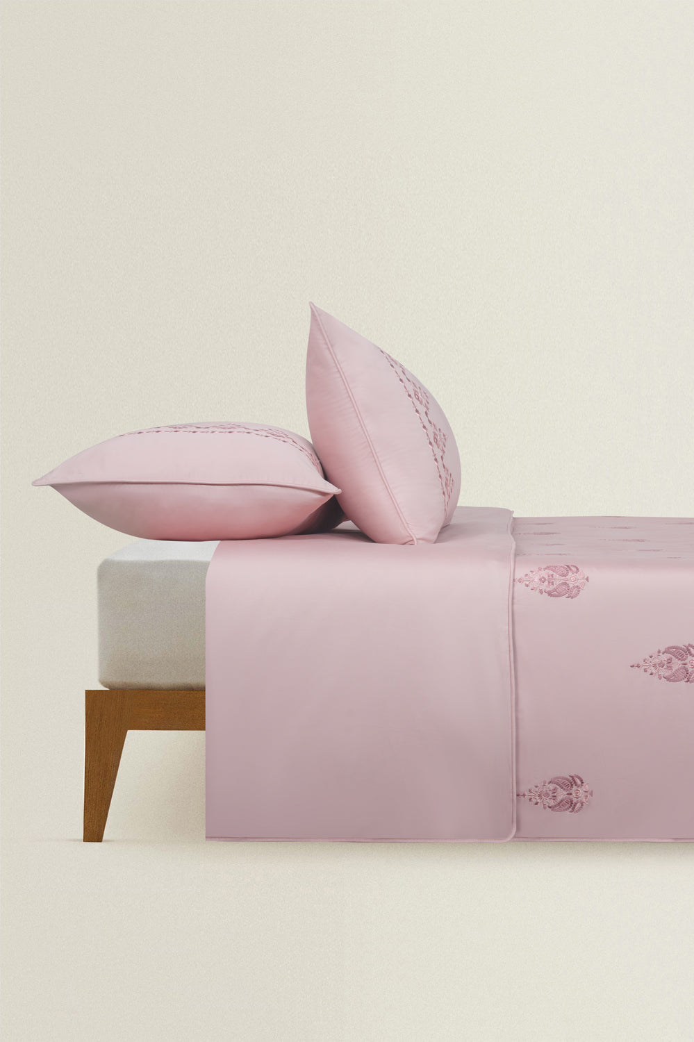 https://cdn.shopify.com/s/files/1/0706/3253/8159/files/MorganiteT-400QuiltCoverSet_2.jpg?v=1762844539