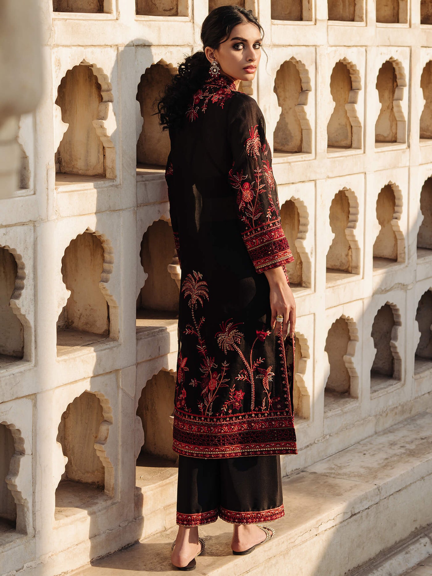 Sanam, Blouse & Izaar