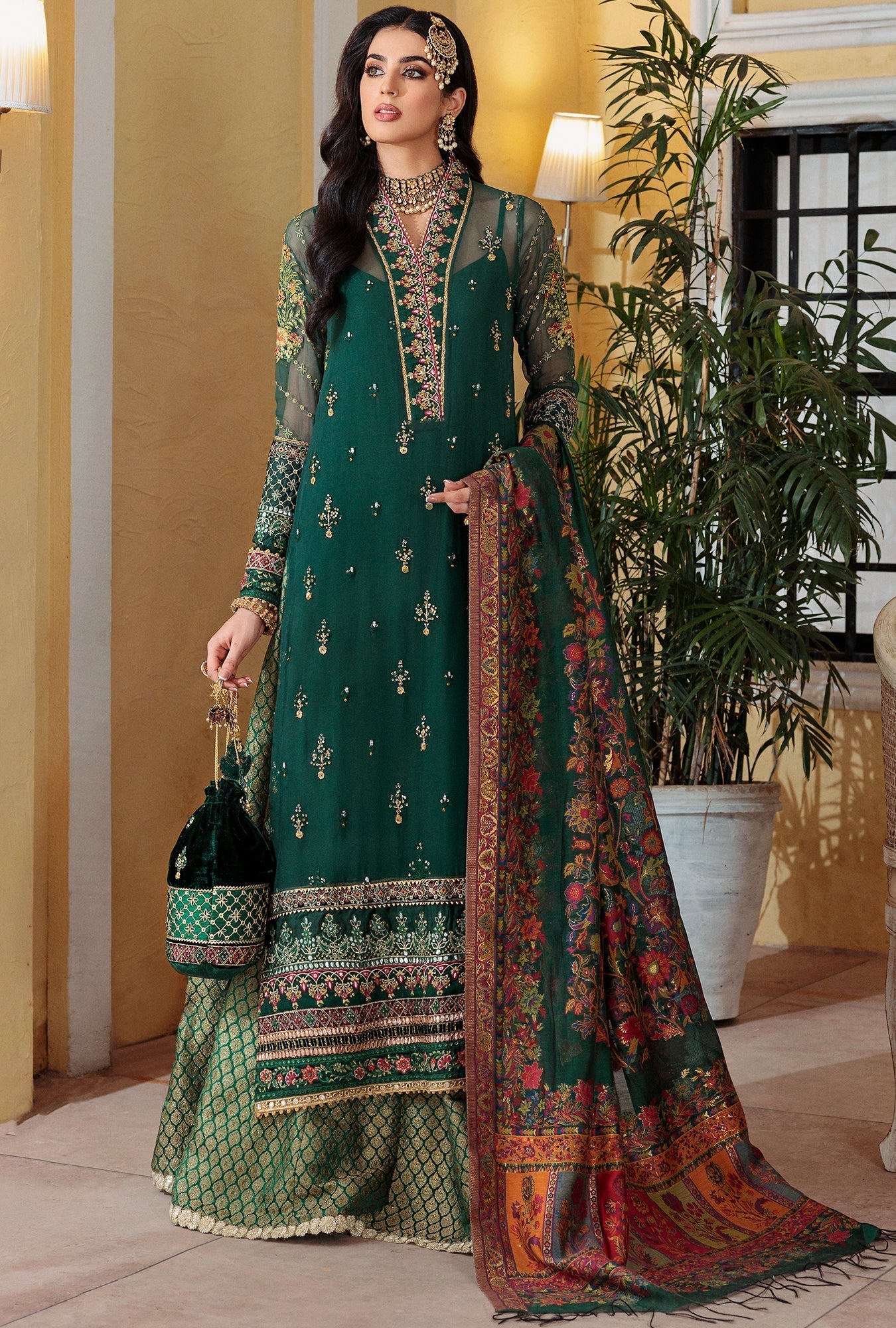 NOOR-KAANI22-D5-BASIL-S