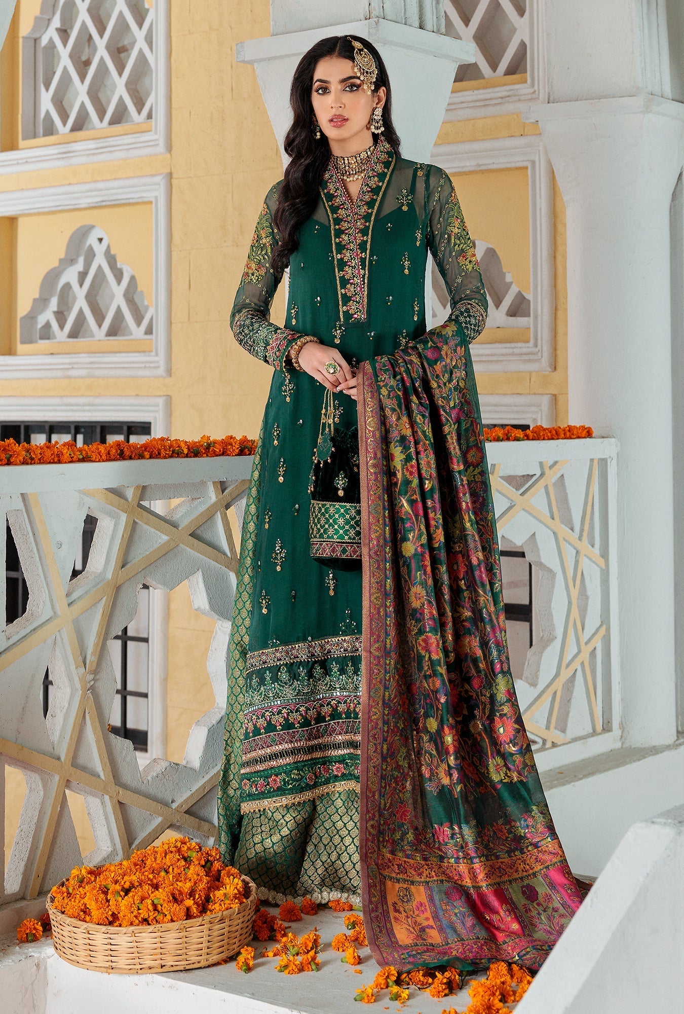 NOOR-KAANI22-D5-BASIL-S