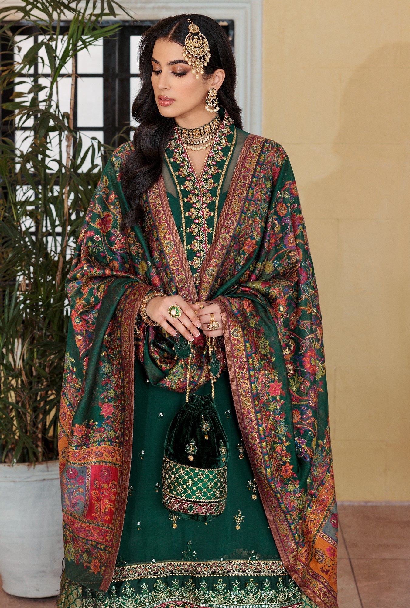 NOOR-KAANI22-D5-BASIL-S