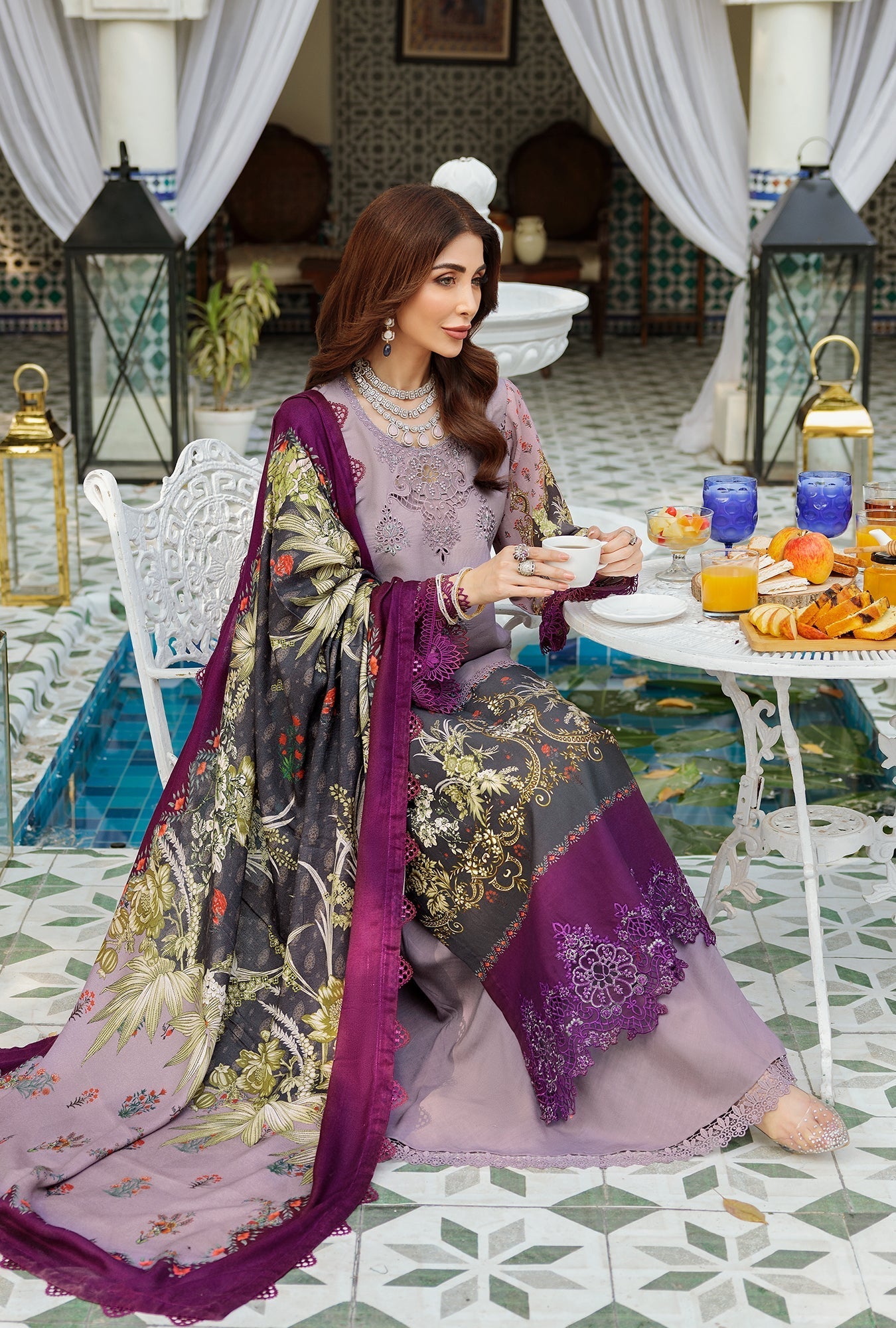 NOOR-EMBPRNTSHWL22-D4-A-RAYA