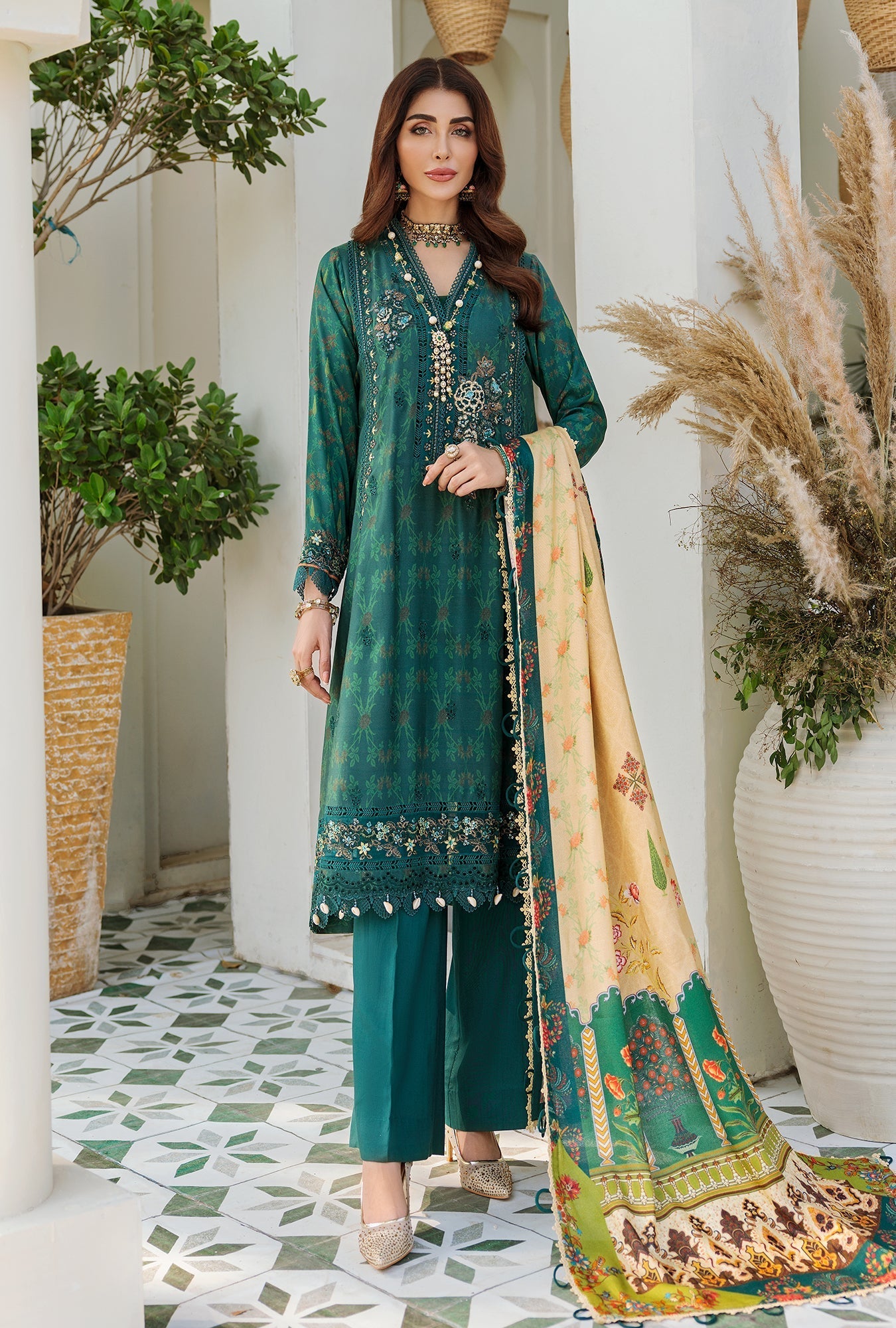 NOOR-EMBPRNTSHWL22-D6-B-TIARA-S