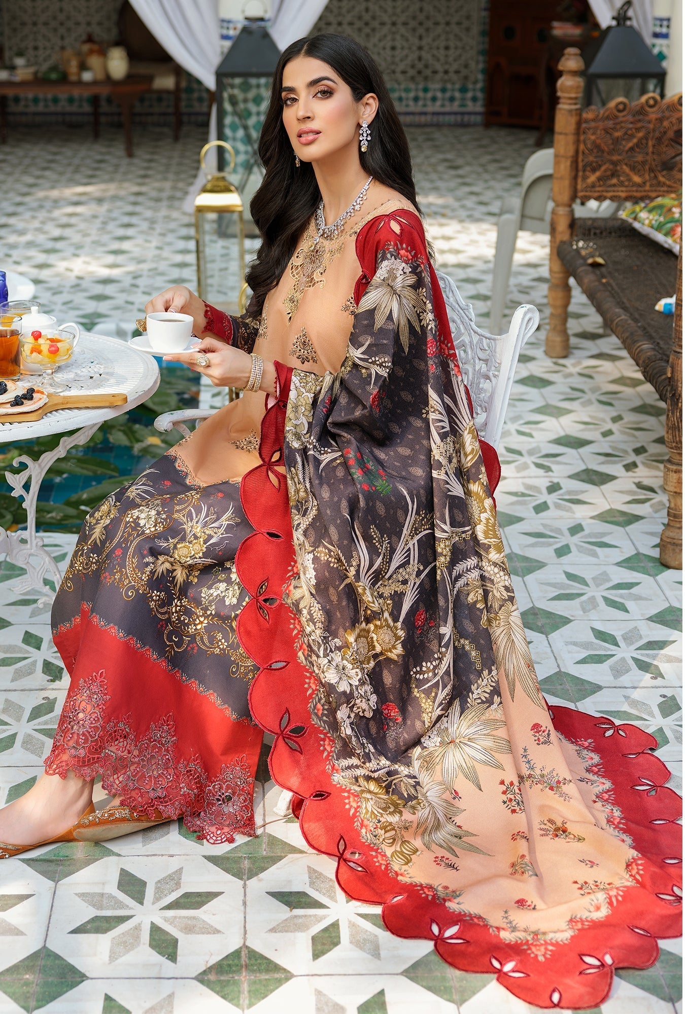 NOOR-EMBPRNTSHWL22-D4-B-RAYA-S