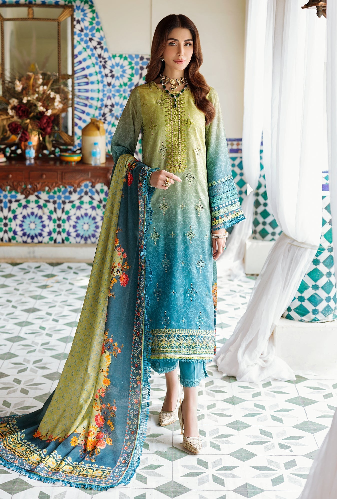 Noor-Embprntshwl22-D8-B-Avery-S
