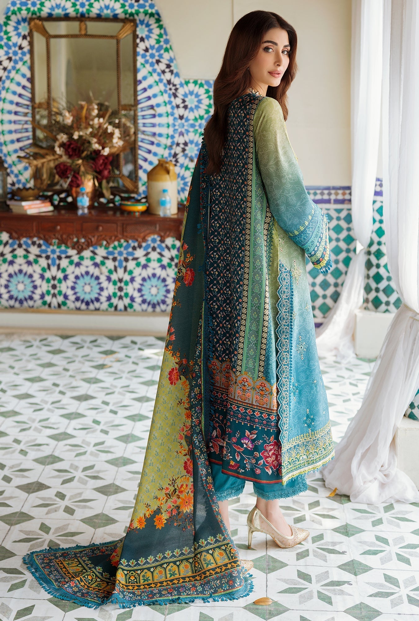 Noor-Embprntshwl22-D8-B-Avery-S