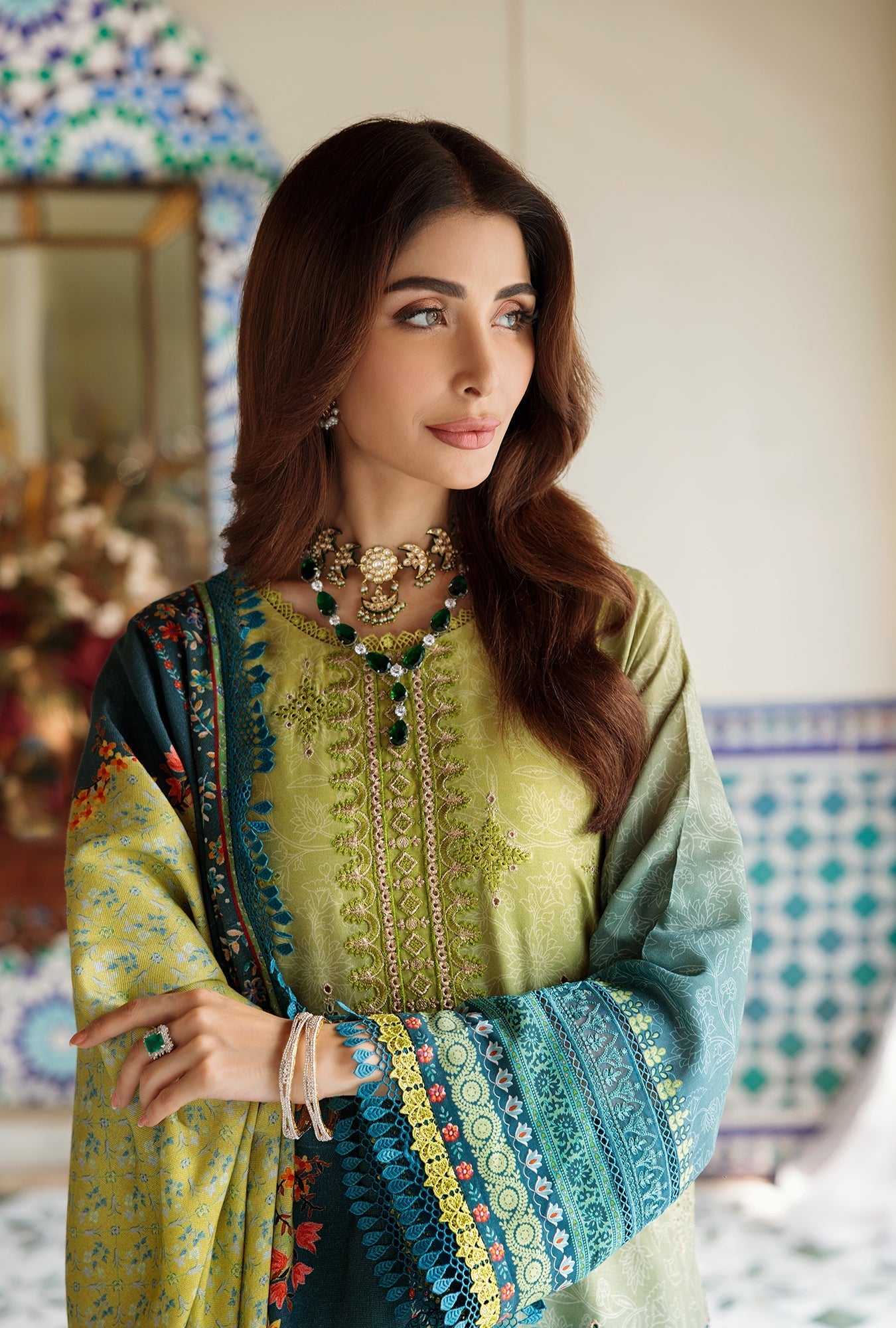 Noor-Embprntshwl22-D8-B-Avery-S