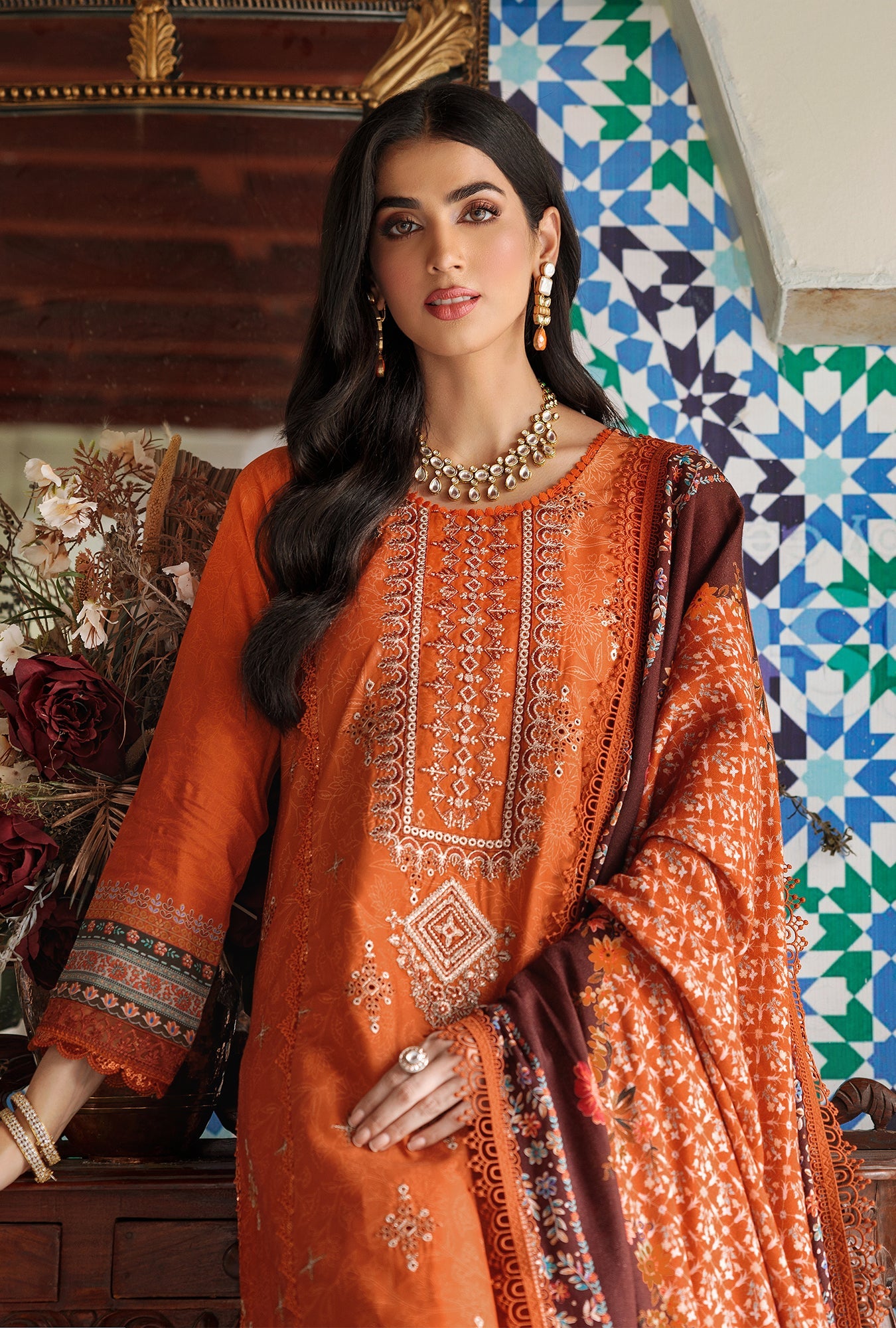 NOOR-EMBPRNTSHWL22-D8-A-AVERY
