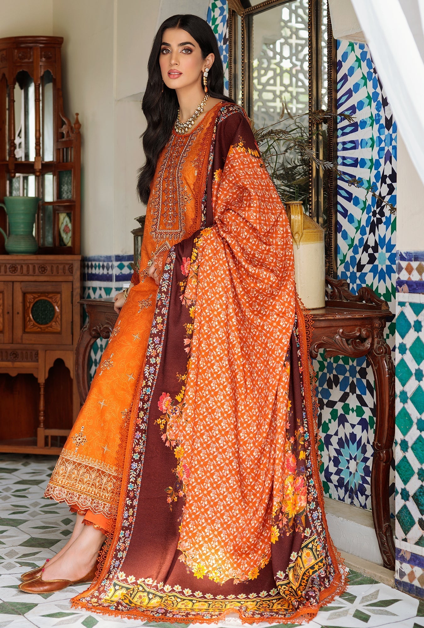 NOOR-EMBPRNTSHWL22-D8-A-AVERY-S