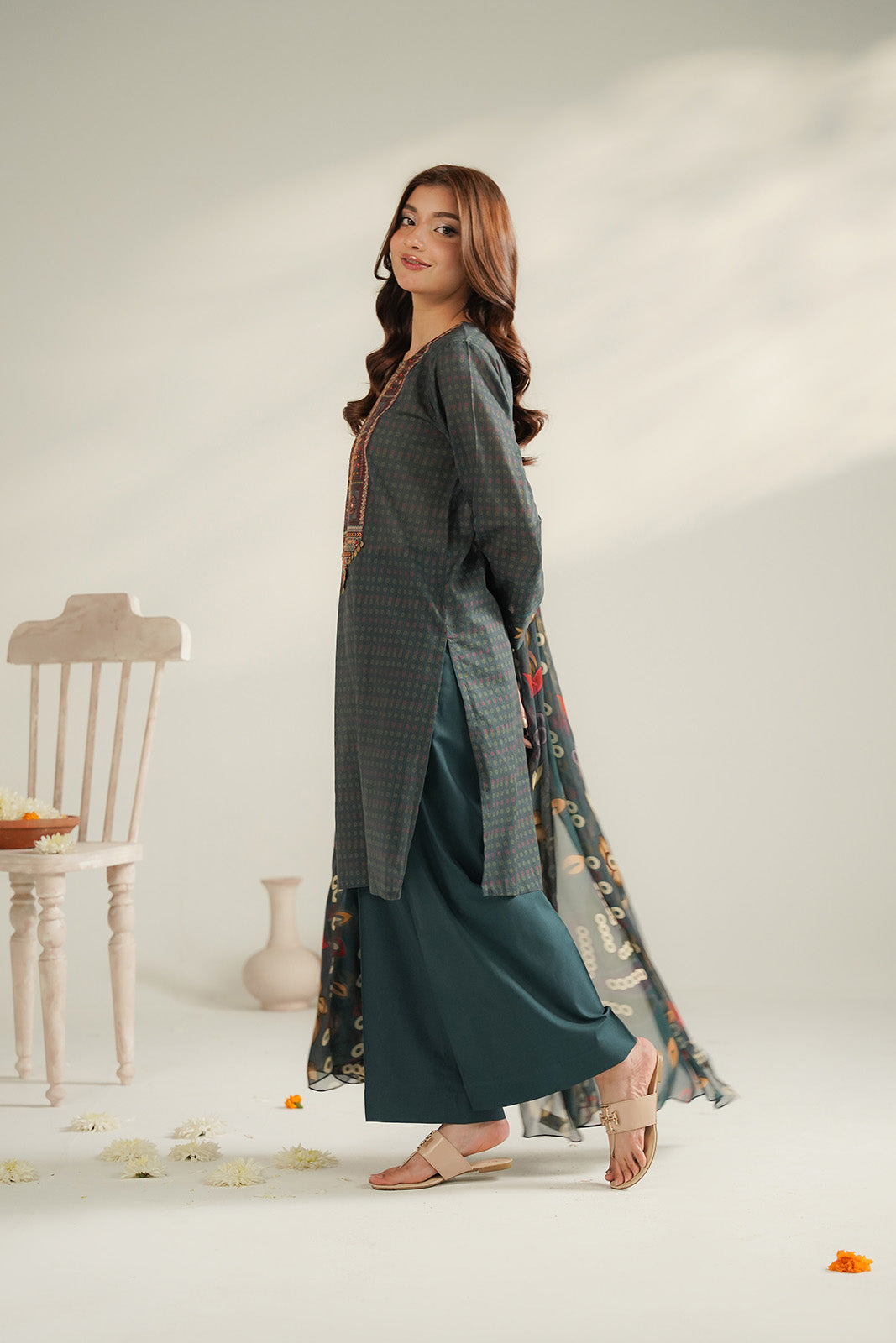 3 Piece Printed Lawn Printed Unstitched Suit (UC0132)
